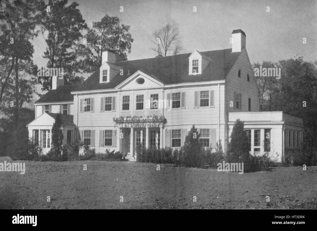 Vista generale del giardino davanti alla casa di James R, Van Dyck, Hackensack, New Jersey, 1922. Artista: sconosciuto. Foto Stock