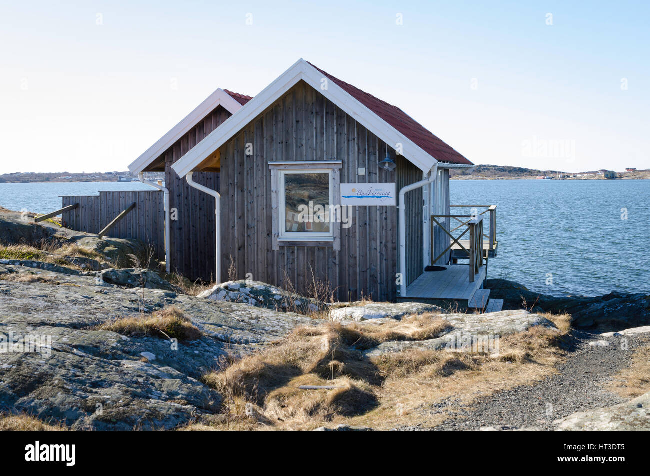 In Svezia la westcoast fuori Gothenburg piccola casa per il locale bagno Foto Stock