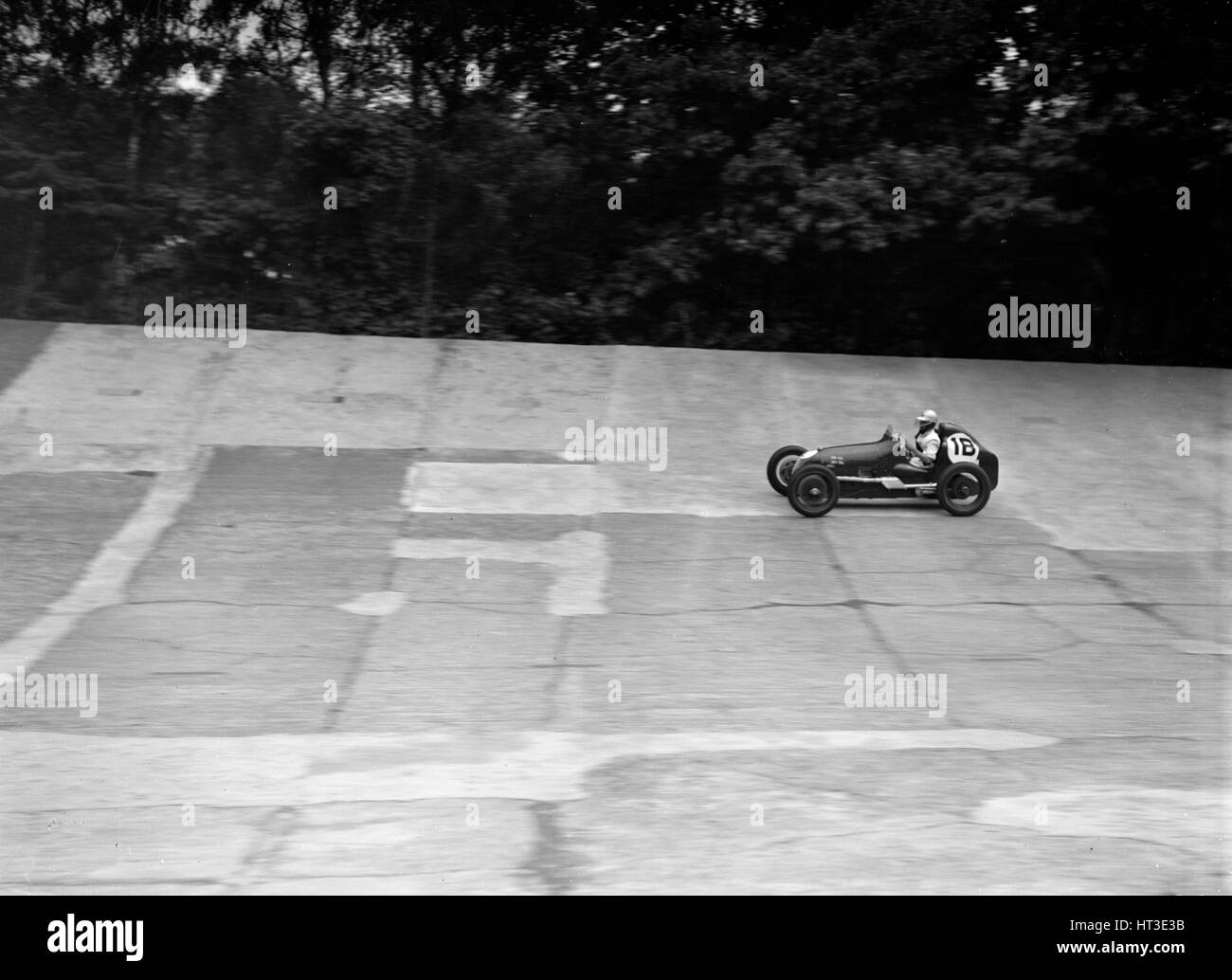 Charles Goodacre di Austin OHC 744 cc, LCC GP relè, Brooklands, 26 luglio 1937. Artista: Bill Brunell. Foto Stock