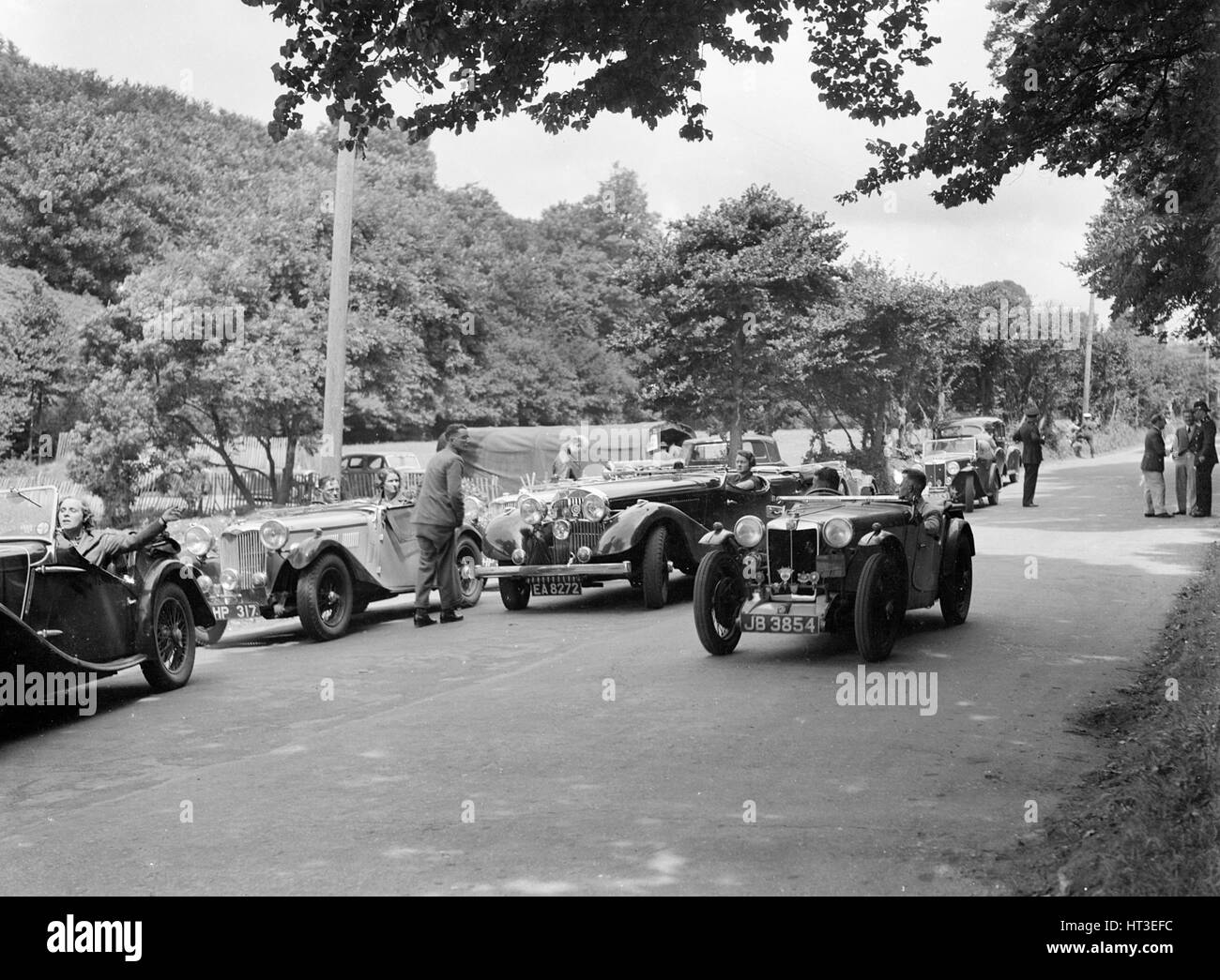 Vetture concorrenti del MCC Torquay Rally, luglio 1937. Artista: Bill Brunell. Foto Stock