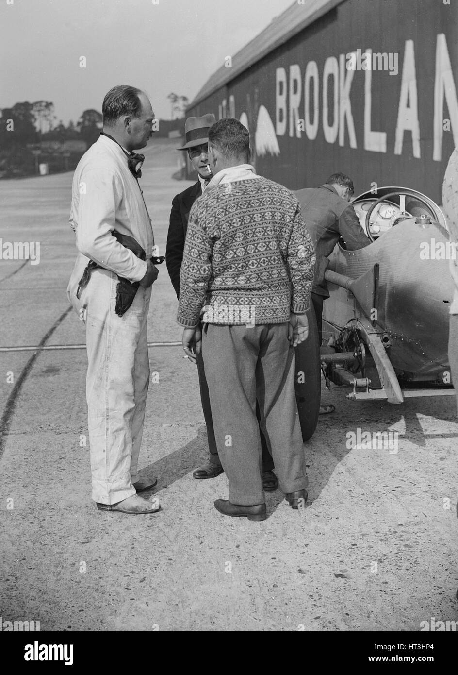 Surbiton Motor Club gara incontro, Brooklands, Surrey, 1928. Artista: Bill Brunell. Foto Stock