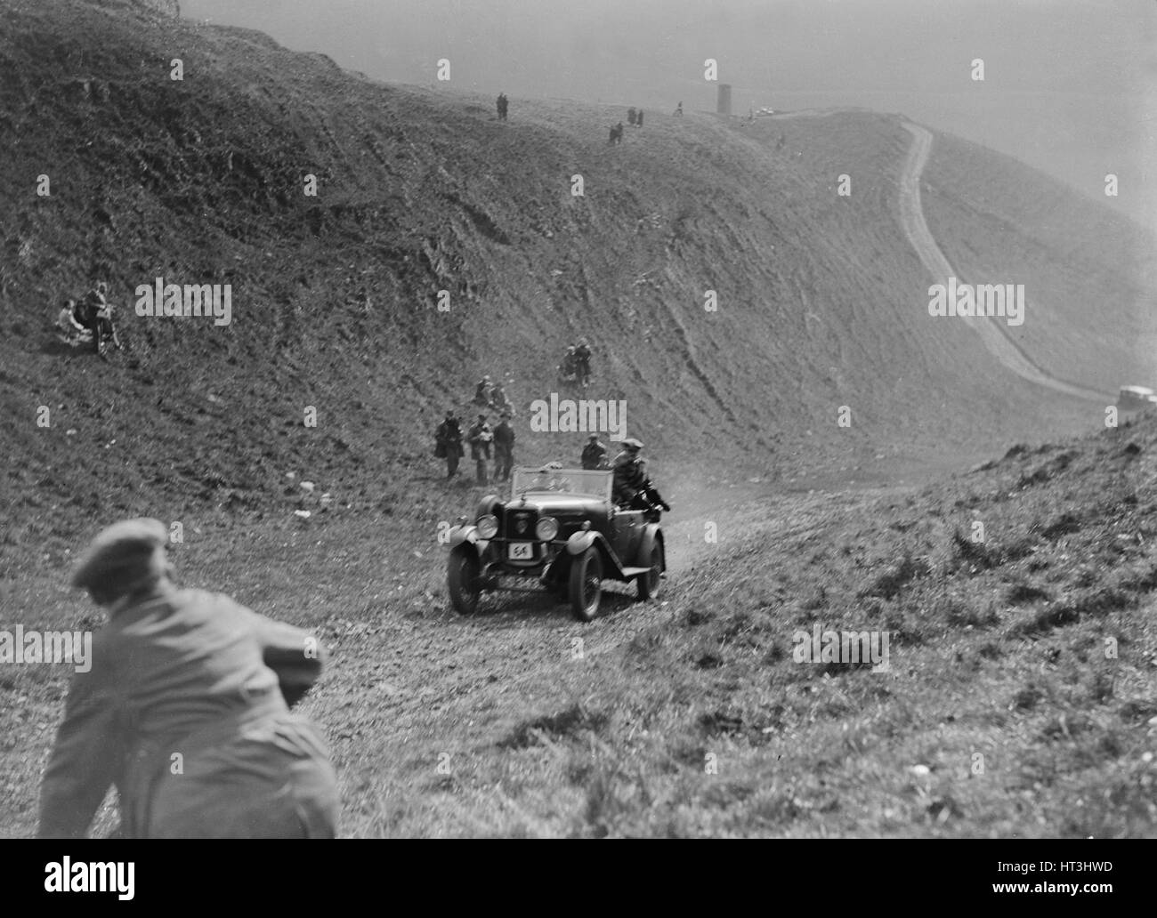 Alvis Silver Eagle di EE Budd al MCC Sporting prova, Litton lasco, Derbyshire, 1930. Artista: Bill Brunell. Foto Stock