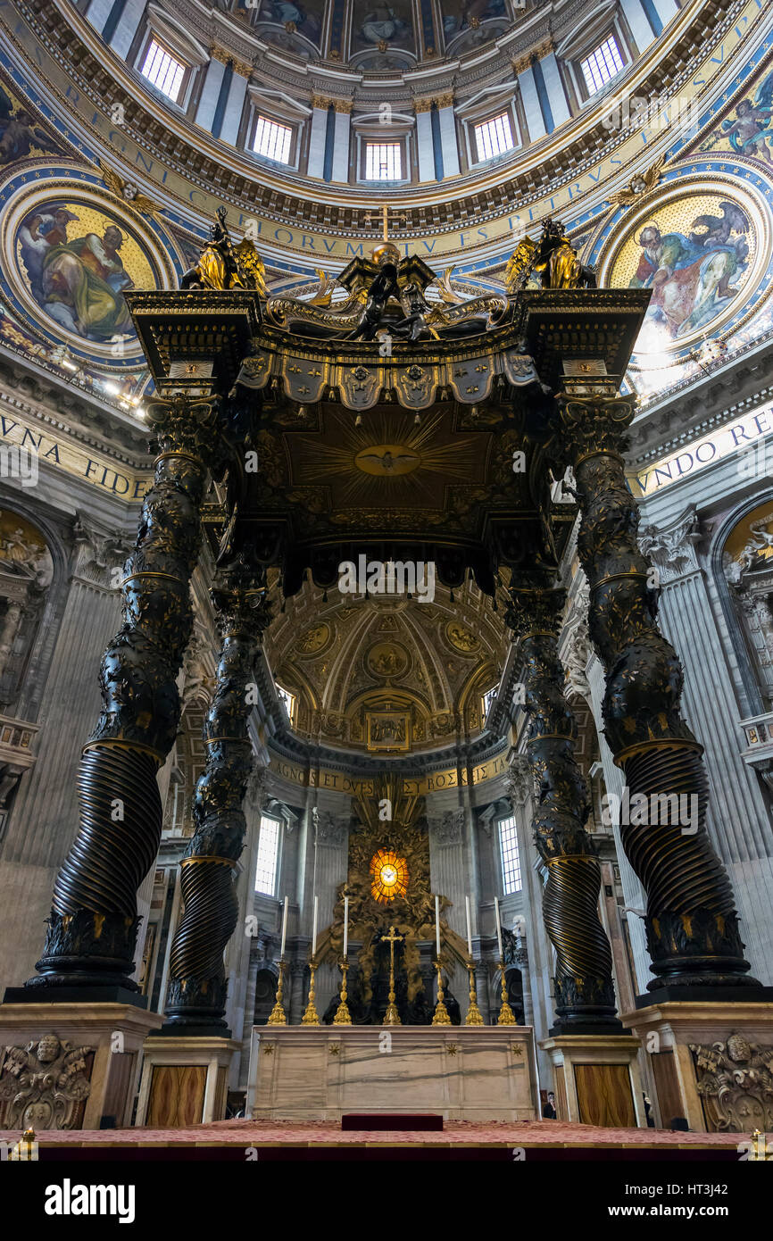 Interno della Basilica di San Pietro e la Città del Vaticano, Roma, Italia Foto Stock