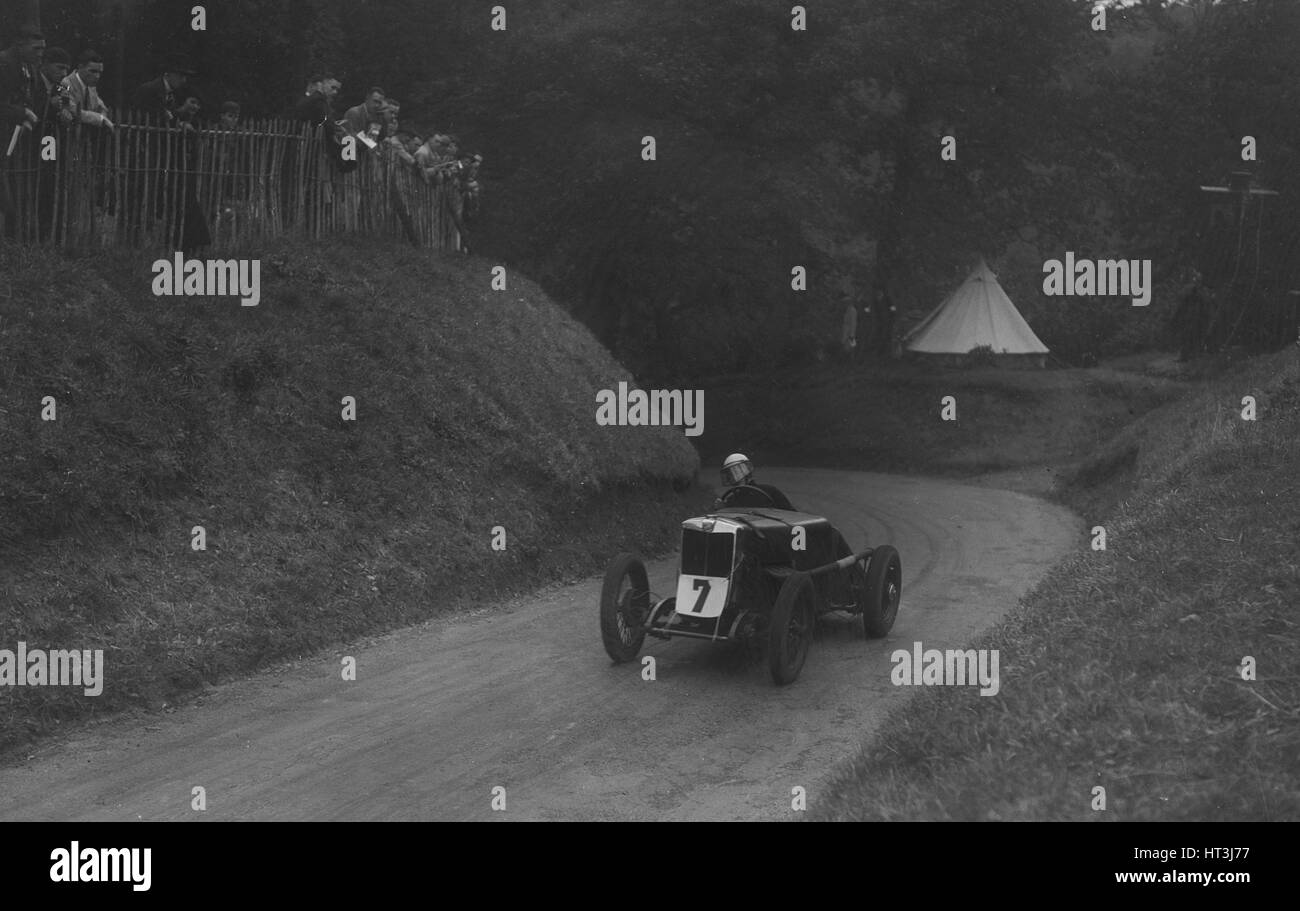 MG C tipo di Barbara Skinner competere nel Shelsley Walsh, Hillclimb Worcestershire, 1935. Artista: Bill Brunell. Foto Stock