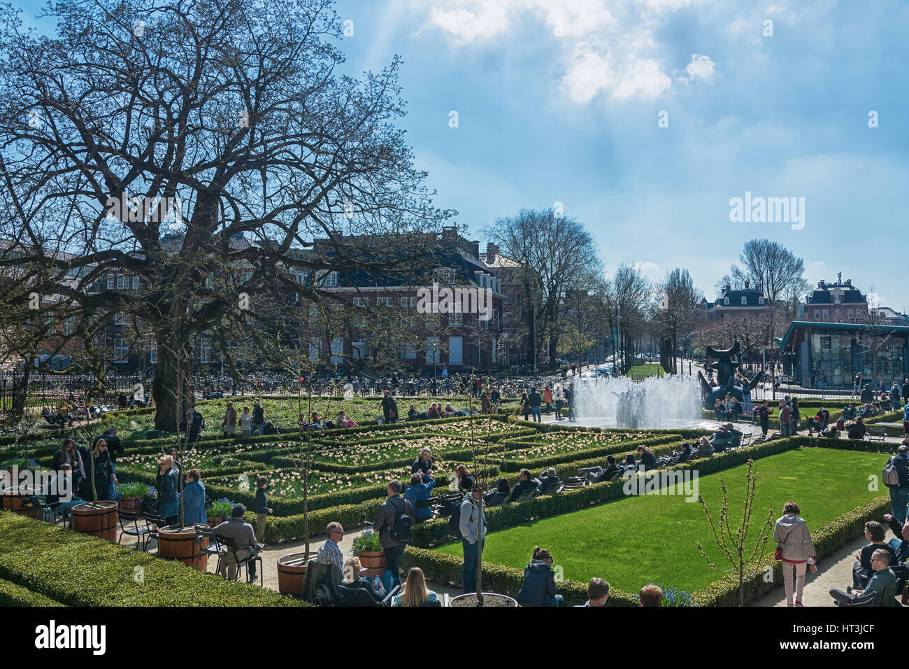 Amsterdam, Paesi Bassi, 10 Aprile 2016: giardini sul retro del Rijksmuseum di Amsterdam. Foto Stock