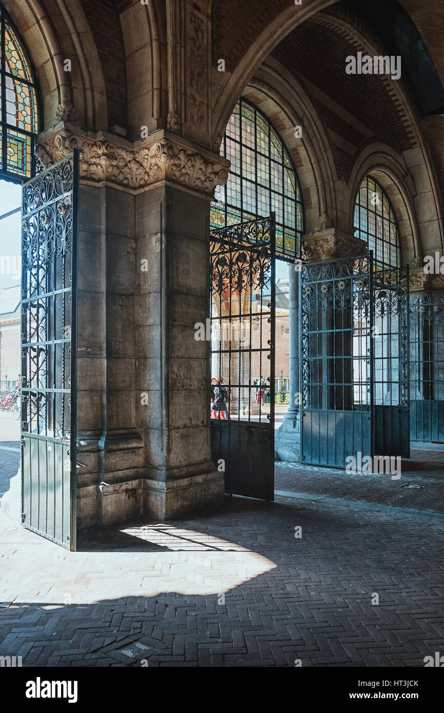 La zona pedonale e di biciclette tunnel attraverso il Rijksmuseum di Amsterdam. Foto Stock