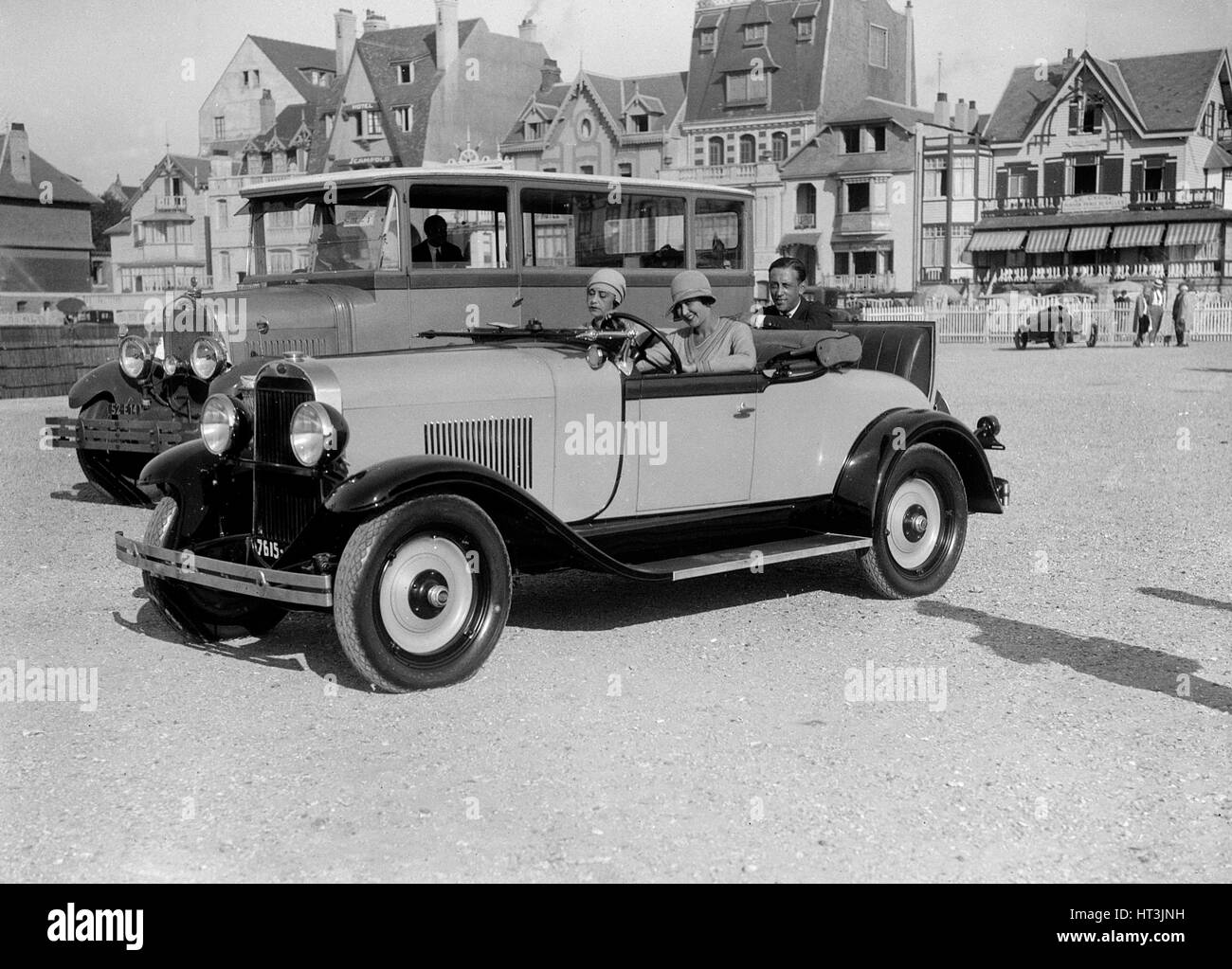 Opel open 2 posti e Laffly omnibus, Boulogne settimana motore, Francia, 1928. Artista: Bill Brunell. Foto Stock Opel open 2 posti e Laffly omnibus, Boulogne settimana motore, Francia, 1928. Artista: Bill Brunell. Foto Stock