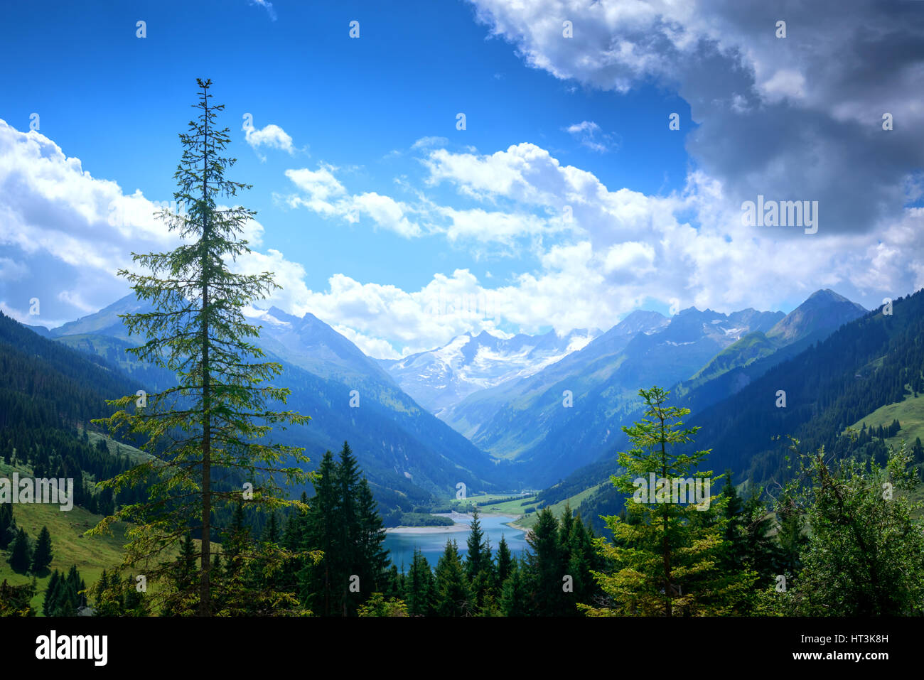 Incredibile mattinata estiva sul fantastico Speicher Durlassboden lago. Alpi, l'Austria, l'Europa. Foto Stock