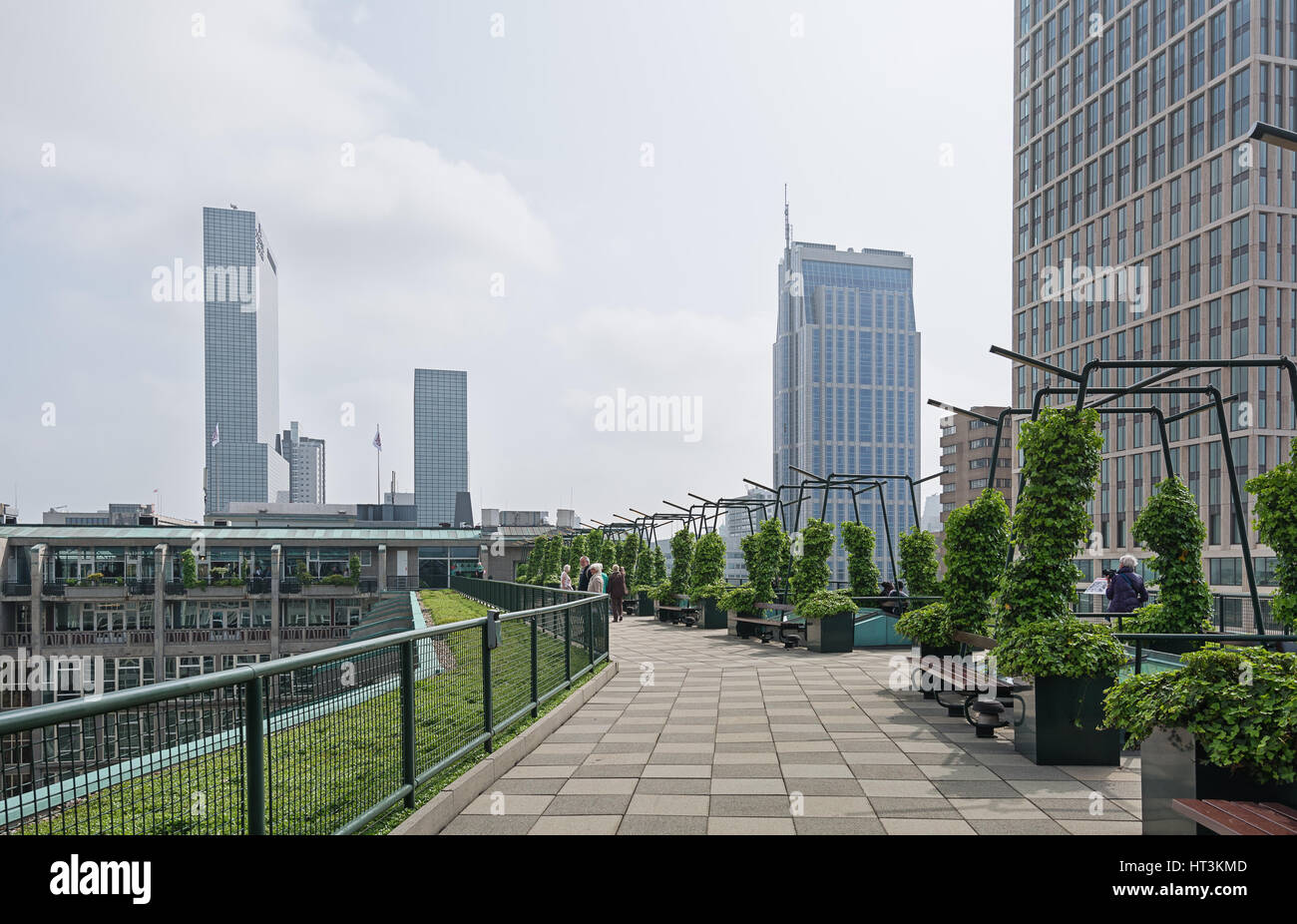 Rotterdam, Paesi Bassi - 26 Maggio 2016: sul tetto del Groothandelsgebouw. Foto Stock