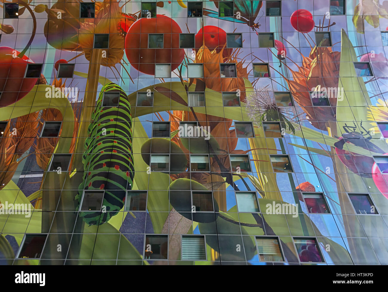 Rotterdam, Paesi Bassi - 26 Maggio 2016: una parte di 11.000 m2 artwork da Arno Coenen denominato corno dell'Abbondanza. L'illustrazione mostra fortemente ingrandito frutti Foto Stock
