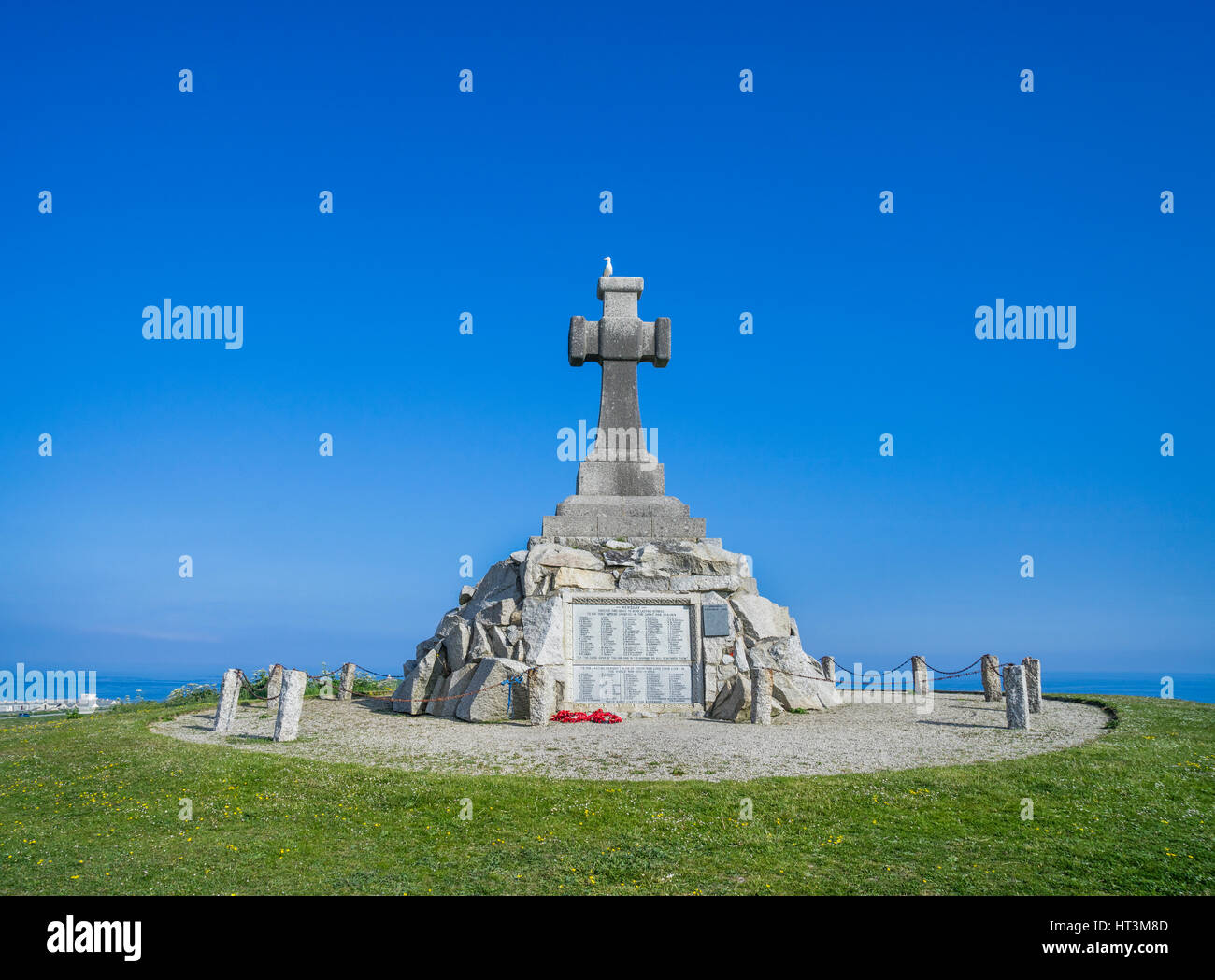 Regno Unito, Sud Ovest Inghilterra, Cornwall, Newquay, vista del memoriale di guerra su Towan Headland Foto Stock