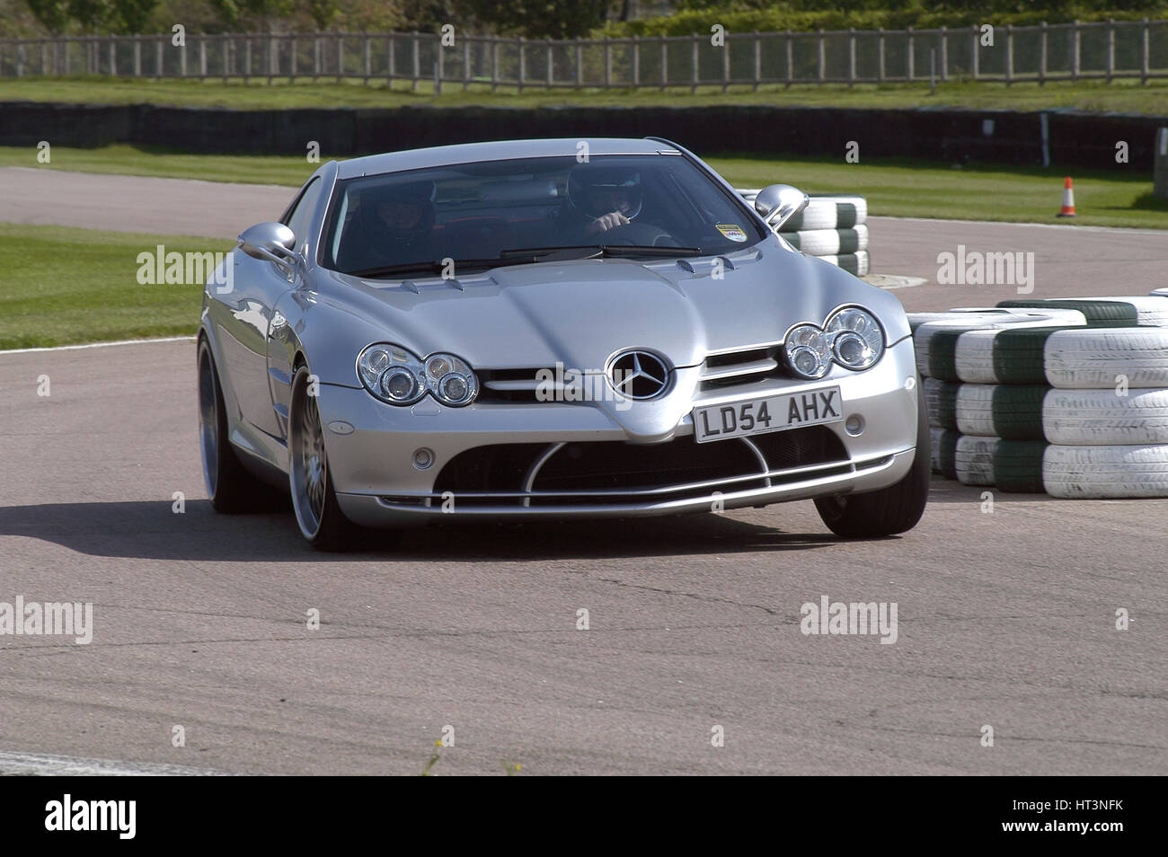 2005 Mercedes Benz SLR McLaren artista: sconosciuto. Foto Stock