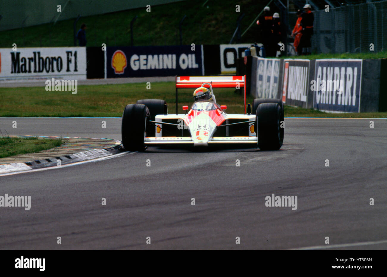 Ayrton Senna alla McLaren MP4-4 1988 British Grand Prix Silverstone Artista: sconosciuto. Foto Stock