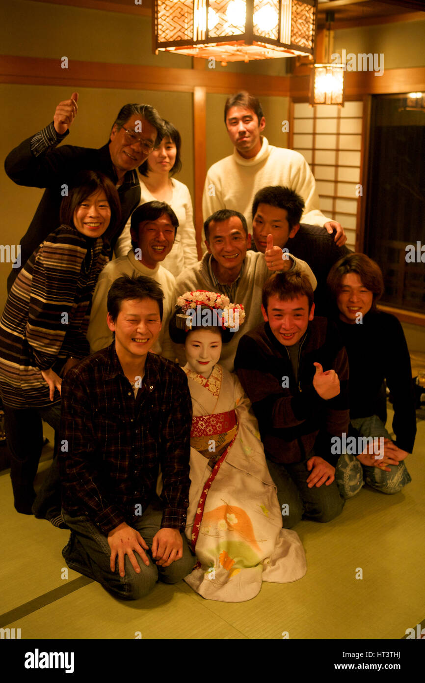 La geisha in giapponese partito nel ristorante, il quartiere di Gion, Kyoto in Giappone. Foto Stock