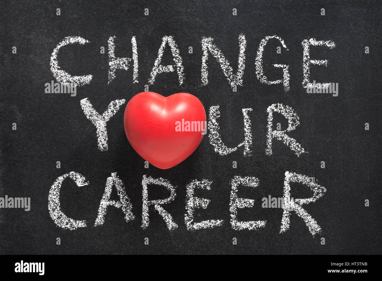 Cambiare la vostra carriera una frase scritta a mano sulla lavagna con il simbolo del cuore di invece di o Foto Stock