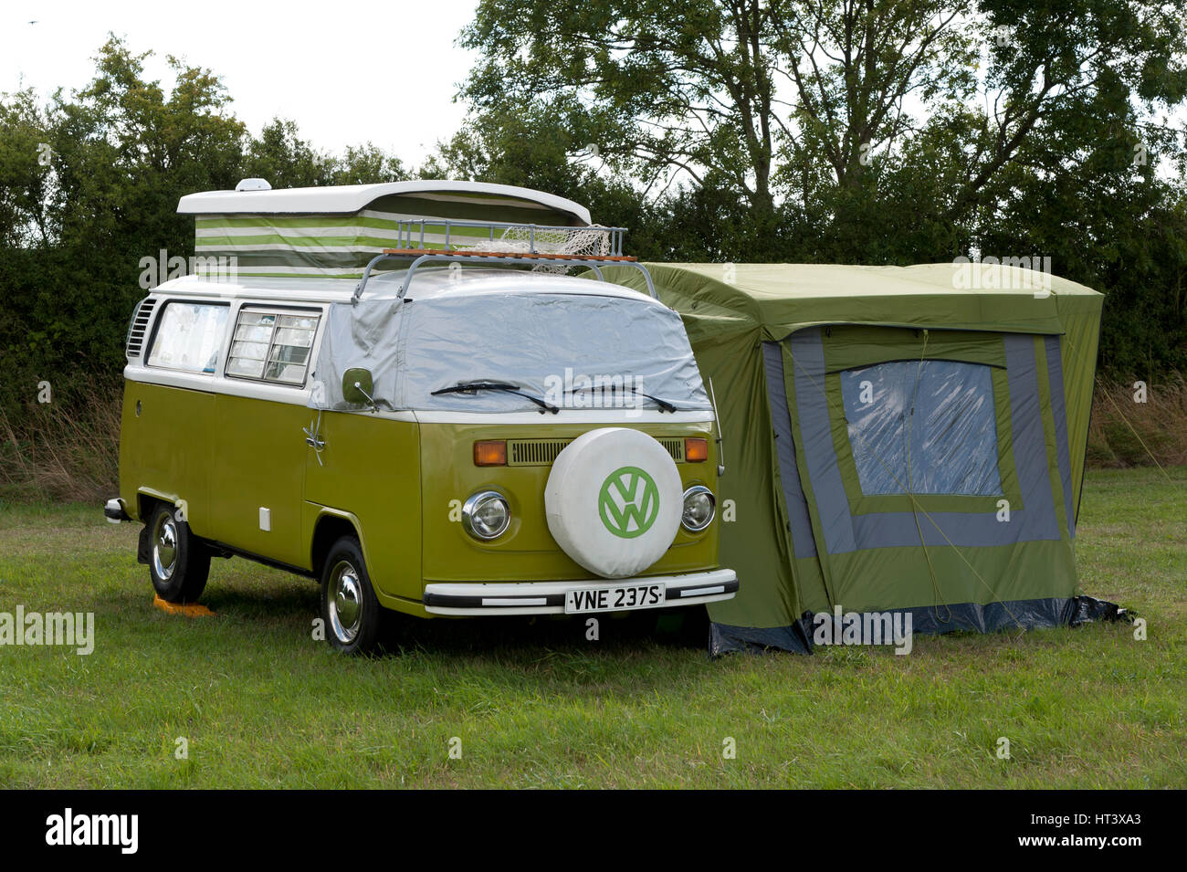 Volkswagen camper van a V Dub evento dell'isola, Isola di Wight 2013 Artista: sconosciuto. Foto Stock