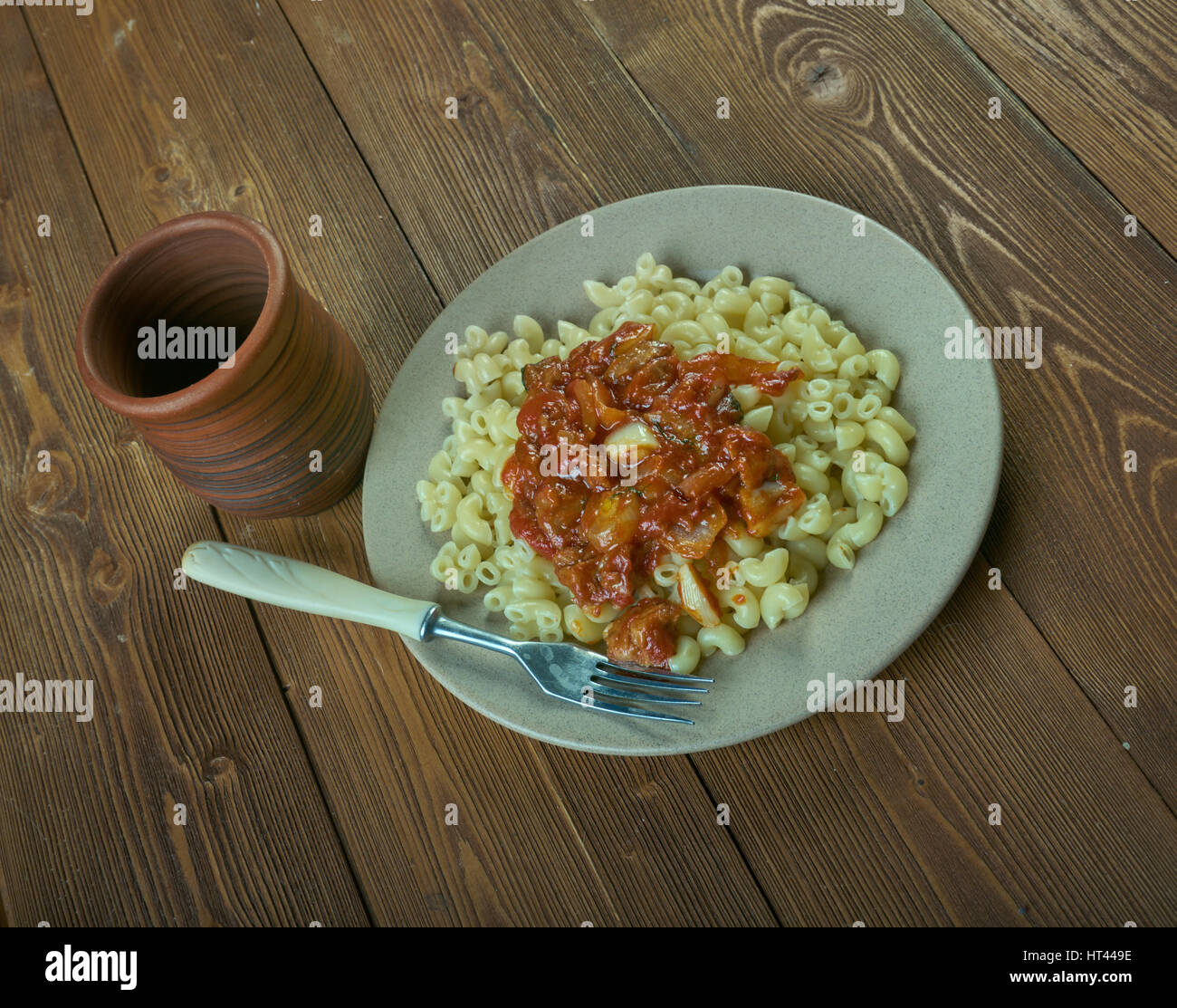 Pasta c'anciova - tradizionale pasta siciliana Foto Stock