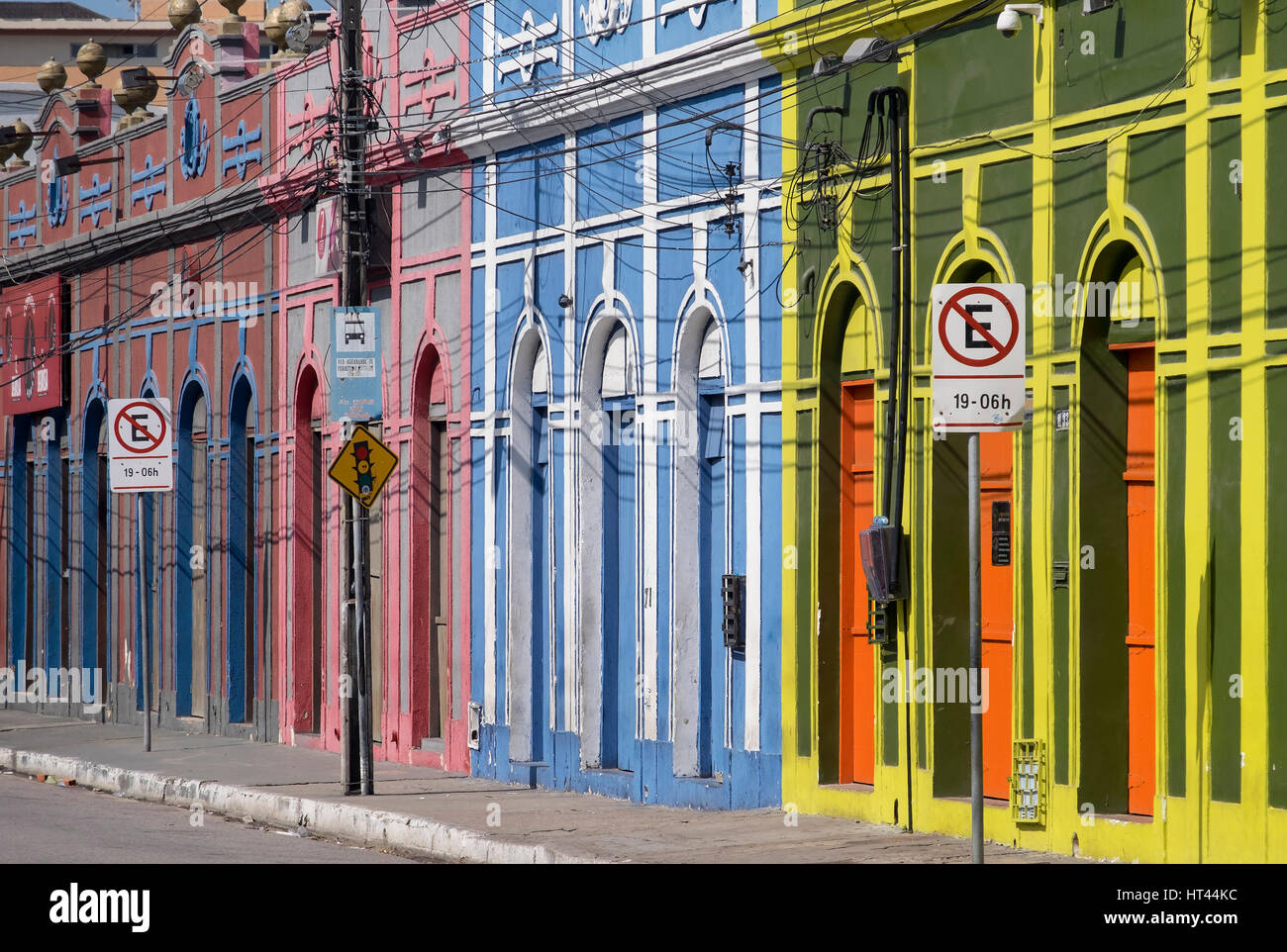 Tradizionali edifici colorati sulla Rua Almirante Jaceguai; Fortaleza; stato di Ceara; Brasile; America del Sud Foto Stock