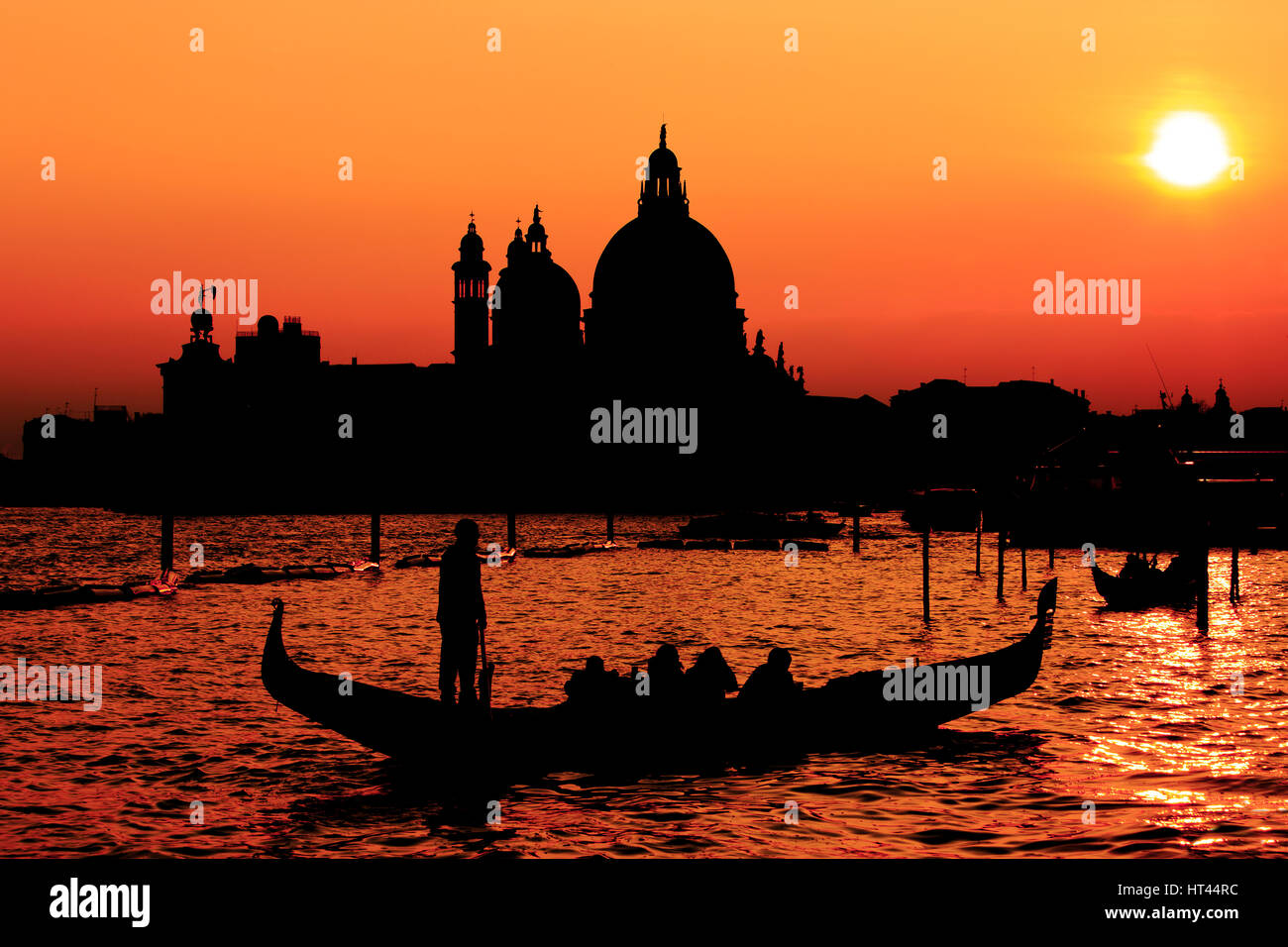 La Basilica di Santa Maria della Salute (1681) al tramonto a Venezia, Italia Foto Stock