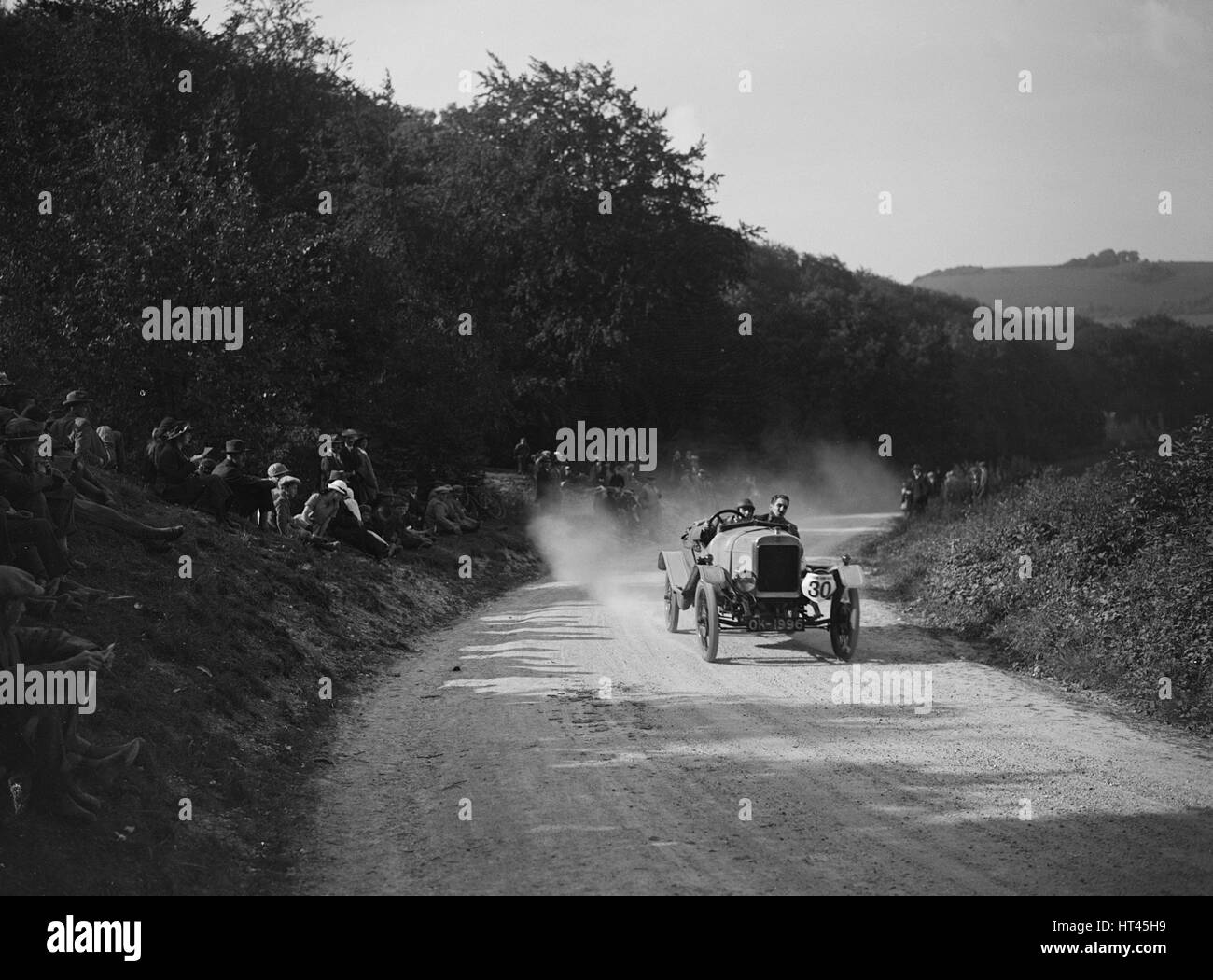 McKenzie del cavaliere di WF per competere in un CCM hillclimb, Sud Harting, Sussex, 1922. Artista: Bill Brunell. Foto Stock