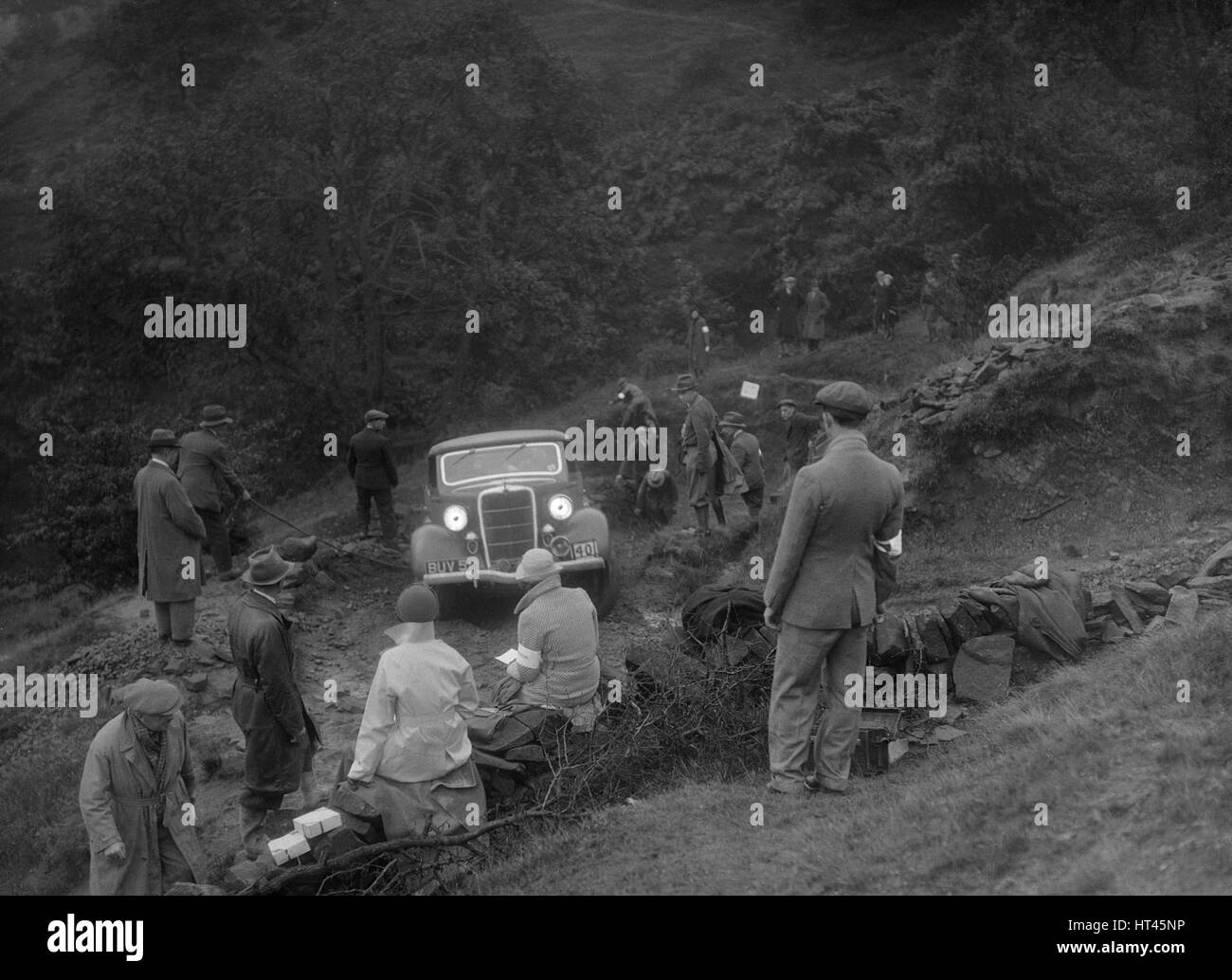 Ford V8 testa caduta coupe di GM Denton competere nel MCC prova sportiva, 1935. Artista: Bill Brunell. Foto Stock