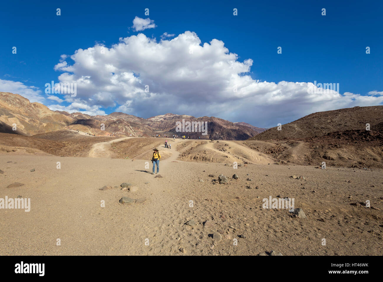 Persone, turisti, visitatori, artista Drive, Montagna Nera, il Parco Nazionale della Valle della Morte, Death Valley, California, Stati Uniti, America del Nord Foto Stock