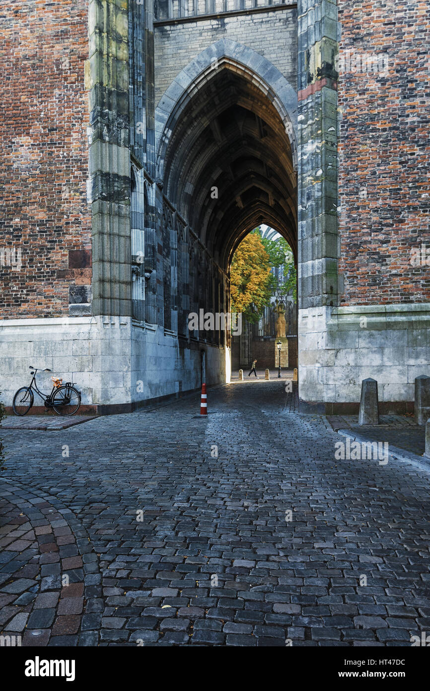 Il gate del La Torre del Duomo nel centro storico di Utrecht. Foto Stock