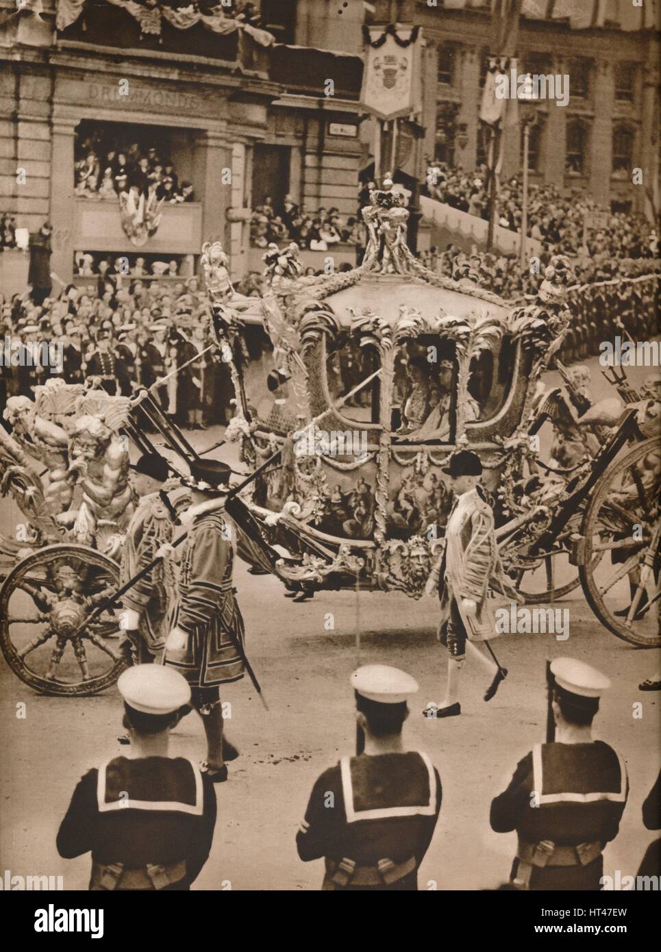 "Cynosure di tutti gli occhi nelle processioni: lo stato Coach', 1937. Artista: sconosciuto. Foto Stock