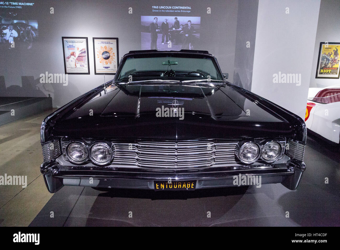 Los Angeles, CA, Stati Uniti d'America - 4 Marzo 2017: Nero 1965 Lincoln Continental azionato dal dramma di caratteri nella serie televisiva Entourage da raccogliere Foto Stock