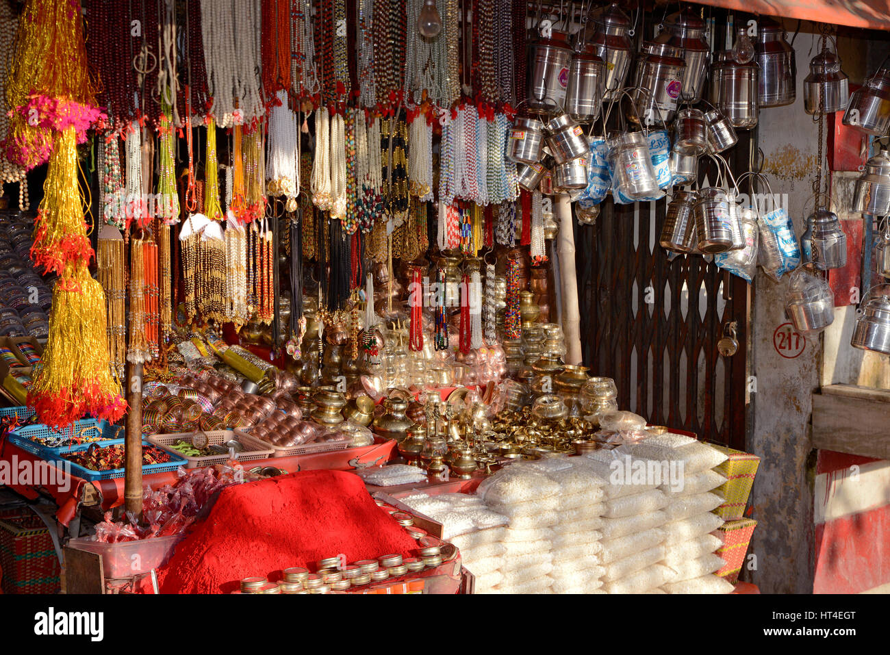 Gioielli in vendita a indiano mercato locale gioielli su vendite indiane sul mercato locale Foto Stock