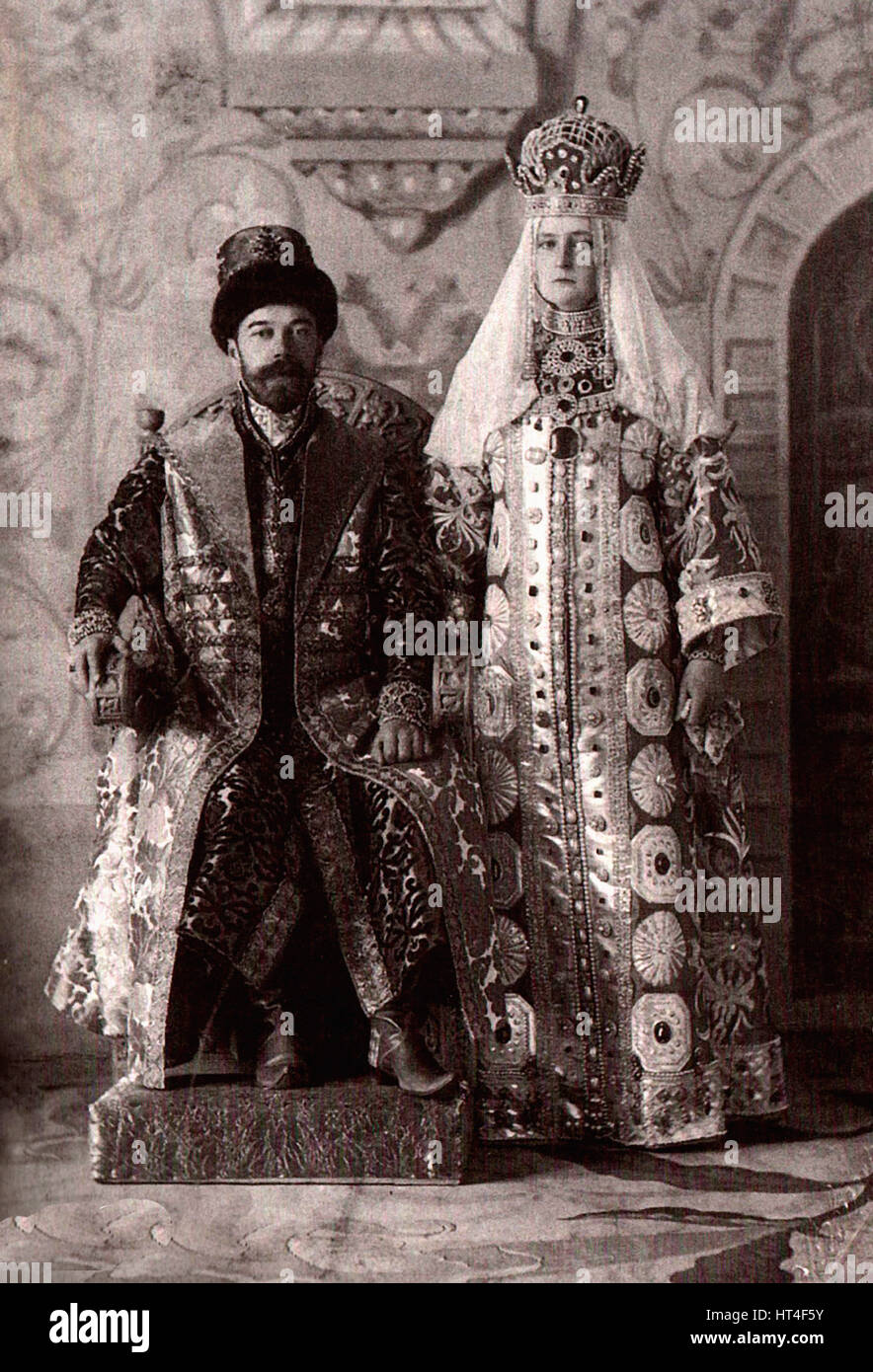 Ritratto di Alexandra Fjodorowna e Nicola II di Russia in abito russo Foto Stock