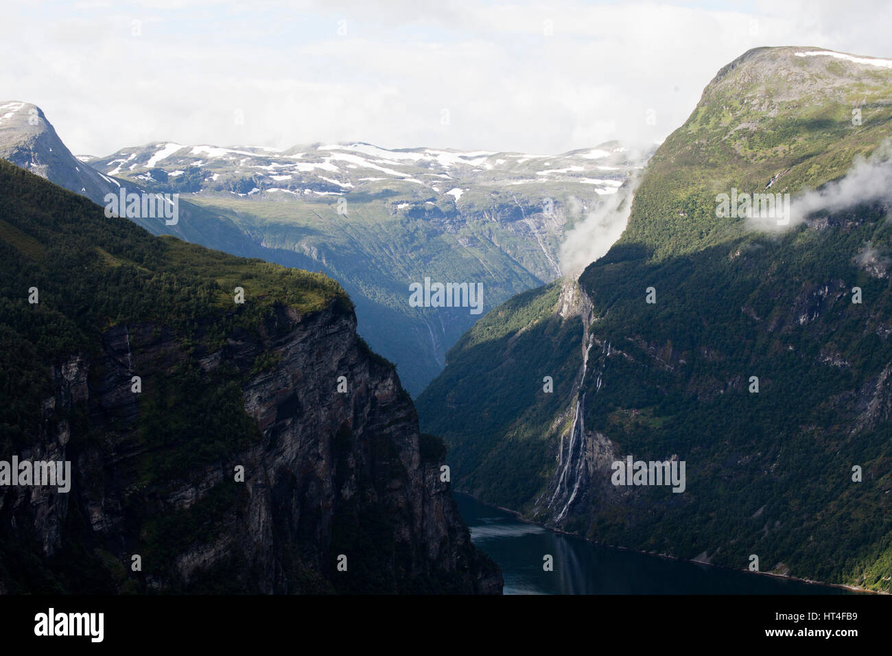 Le spettacolari zone dei fiordi in Norvegia offre attività quali escursioni, ghiacciaio passeggiate, pesca e ciclismo. Foto Stock