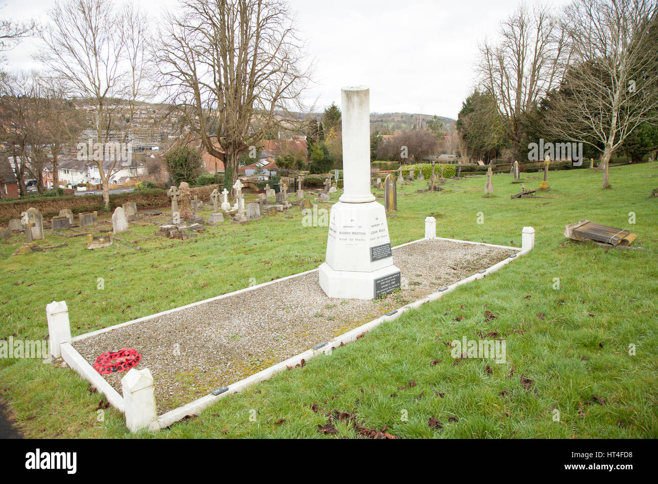 Monumento al 6 i lavoratori del settore ferroviario ucciso nella Casa Bianca Tunnel crollo nel 1902, High Wycombe cimitero Foto Stock