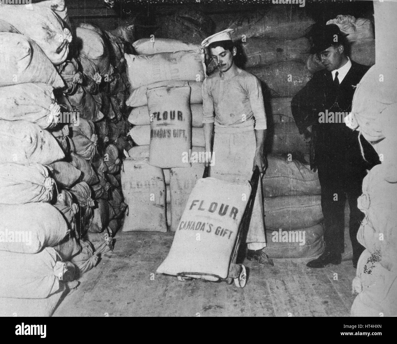 Parte del Canada è dono di farina del sollievo della sofferenza di guerra in Inghilterra", 1915. Artista: sconosciuto. Foto Stock