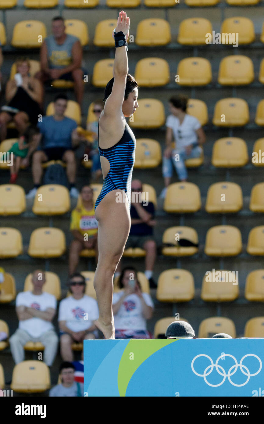 Rio de Janeiro, Brasile. 18 agosto 2016 Minami Itahashi (JPN) compete in donne piattaforma subacquea 10m a preliminare del 2016 Olimpiadi estive. © Foto Stock