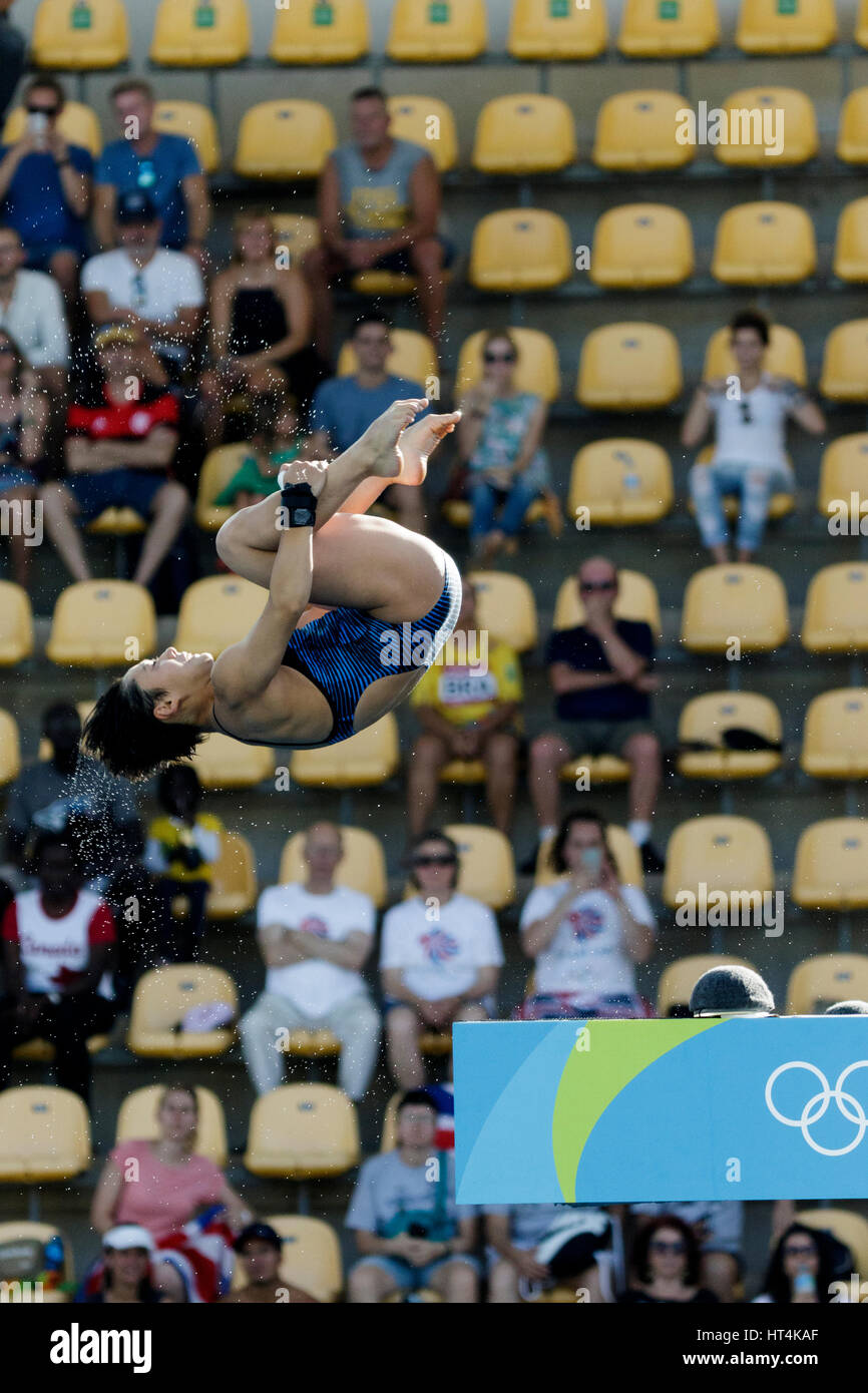 Rio de Janeiro, Brasile. 18 agosto 2016 Minami Itahashi (JPN) compete in donne piattaforma subacquea 10m a preliminare del 2016 Olimpiadi estive. © Foto Stock