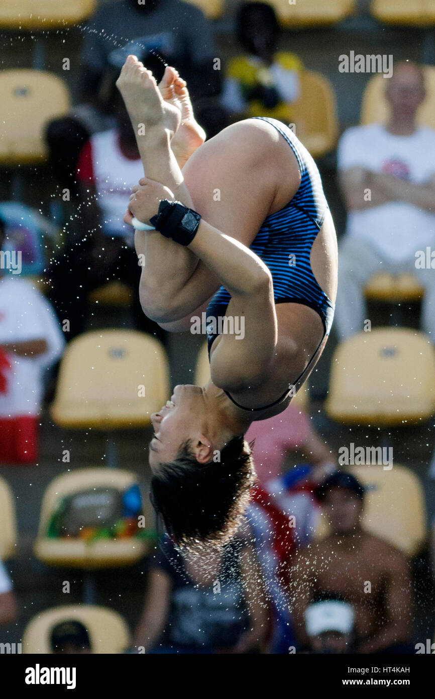 Rio de Janeiro, Brasile. 18 agosto 2016 Minami Itahashi (JPN) compete in donne piattaforma subacquea 10m a preliminare del 2016 Olimpiadi estive. © Foto Stock