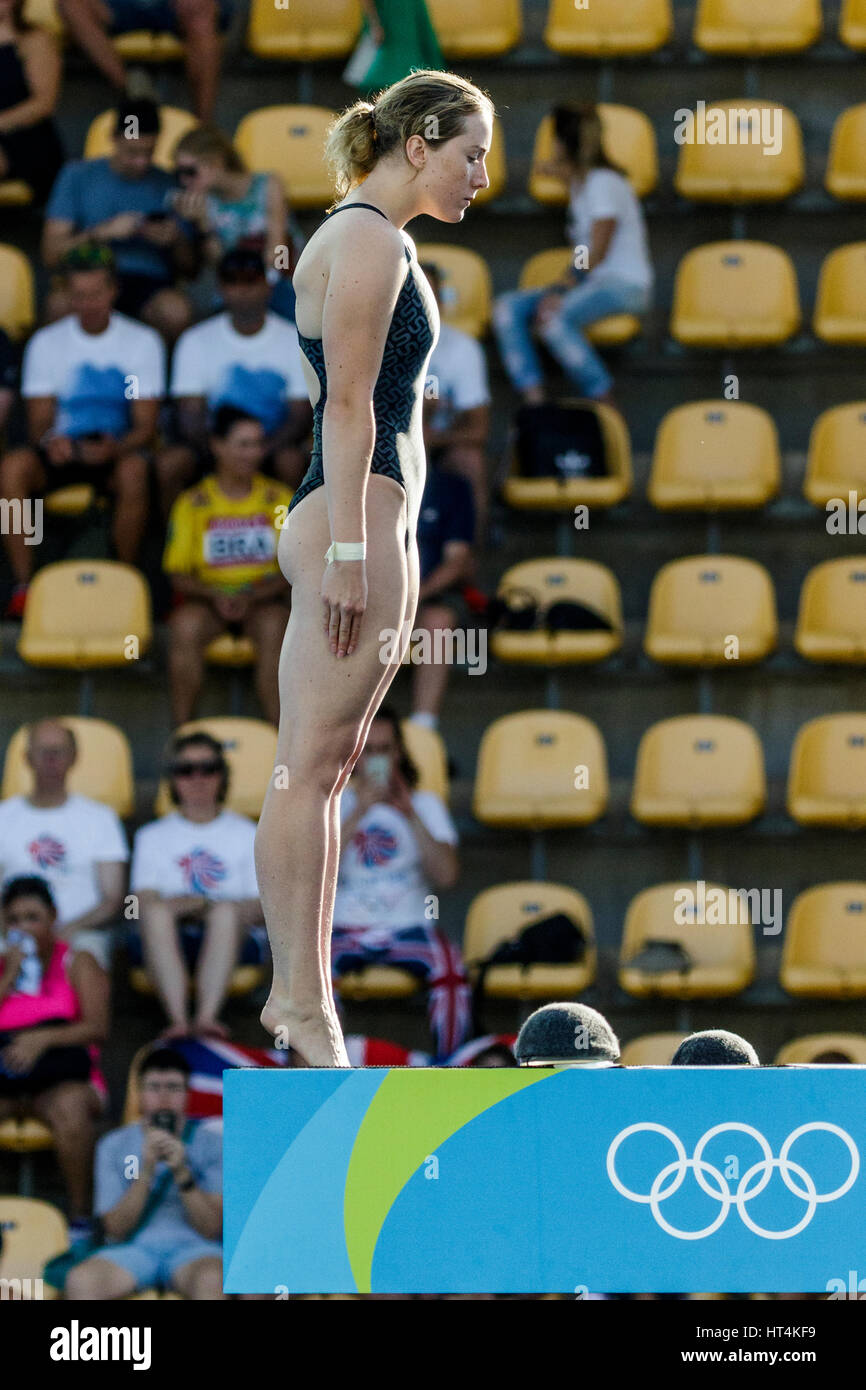 Rio de Janeiro, Brasile. 18 agosto 2016 Ganna Krasnoshlyk (UKR) compete in donne piattaforma subacquea 10m a preliminare del 2016 Olimpiadi estive. Foto Stock