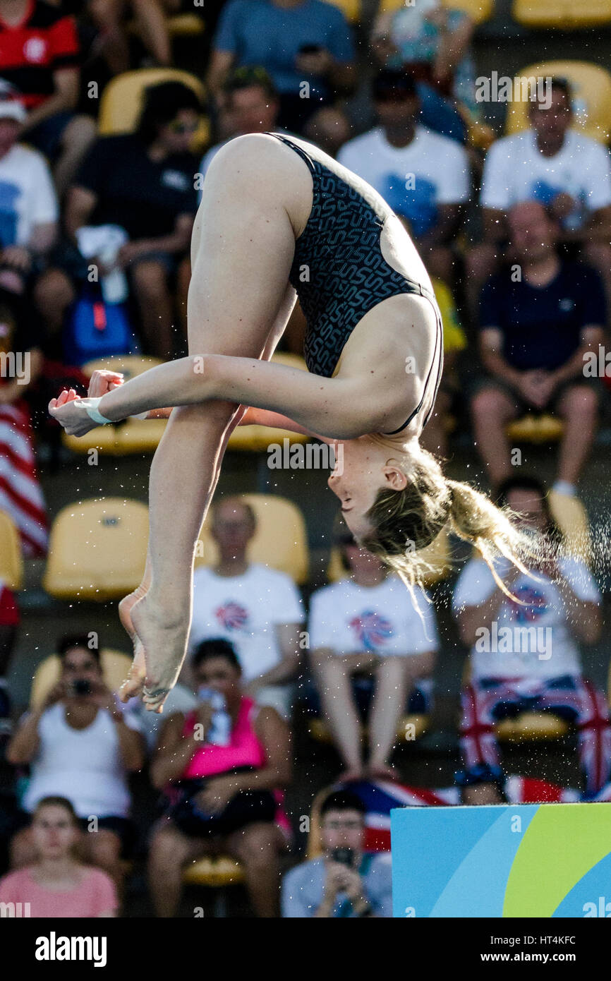 Rio de Janeiro, Brasile. 18 agosto 2016 Ganna Krasnoshlyk (UKR) compete in donne piattaforma subacquea 10m a preliminare del 2016 Olimpiadi estive. Foto Stock