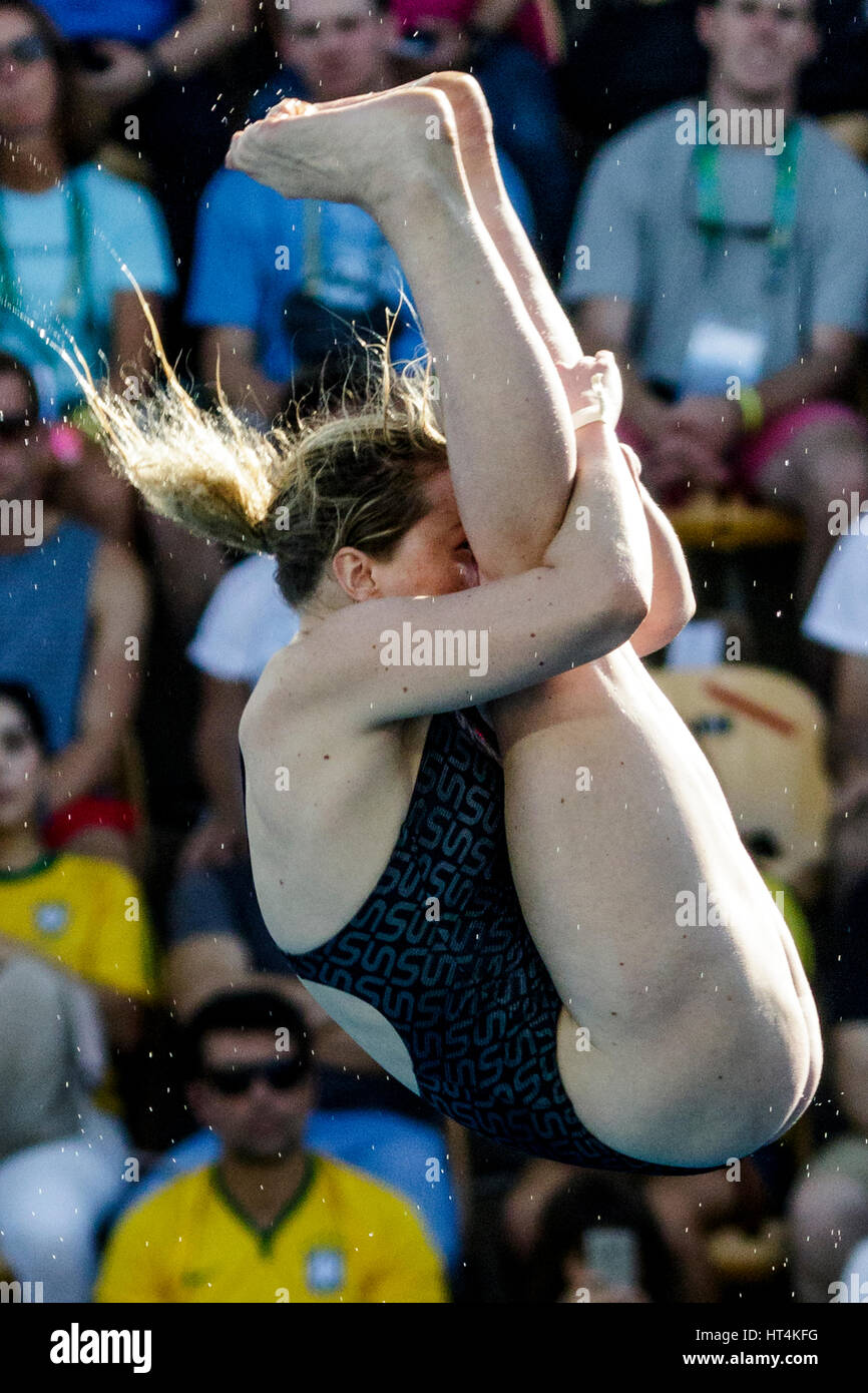 Rio de Janeiro, Brasile. 18 agosto 2016 Ganna Krasnoshlyk (UKR) compete in donne piattaforma subacquea 10m a preliminare del 2016 Olimpiadi estive. Foto Stock