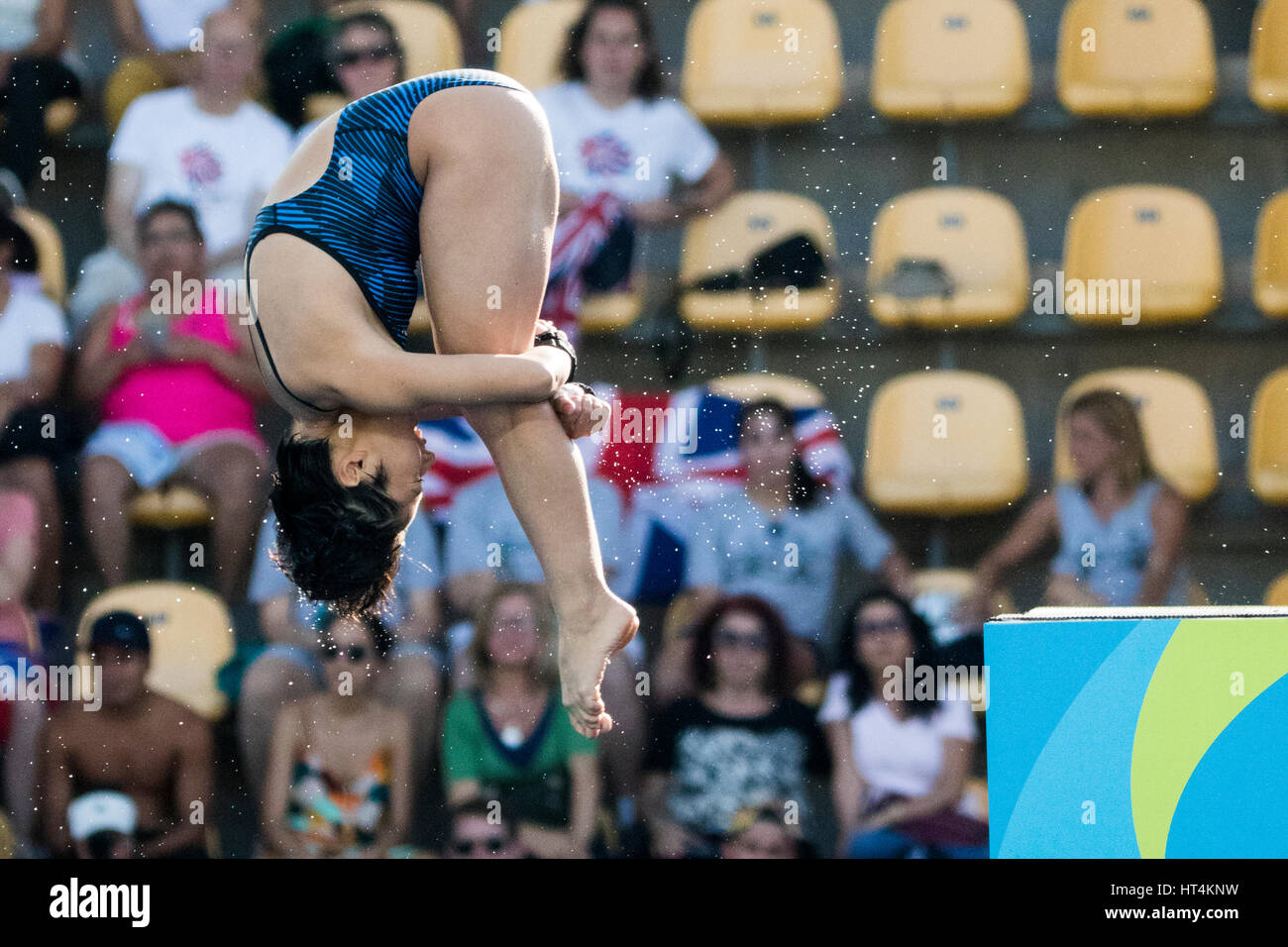 Rio de Janeiro, Brasile. 18 agosto 2016 Minami Itahashii (JPN) compete in donne piattaforma subacquea 10m a preliminare del 2016 Olimpiadi estive. Foto Stock