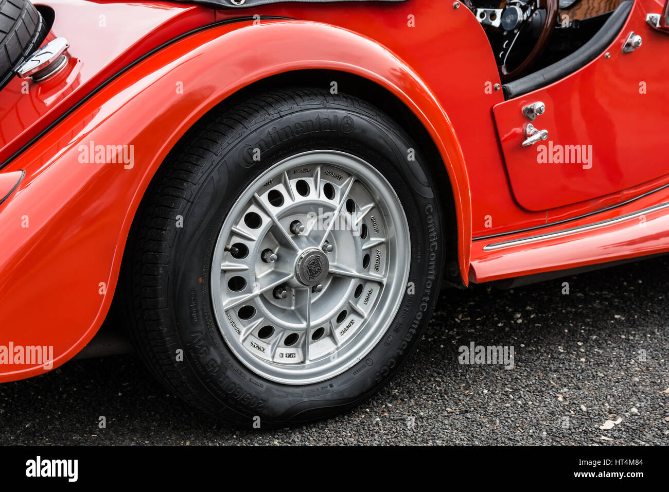15 x 6,5 pollici ruota in lega su una Morgan Plus 8 auto sportiva. Foto Stock