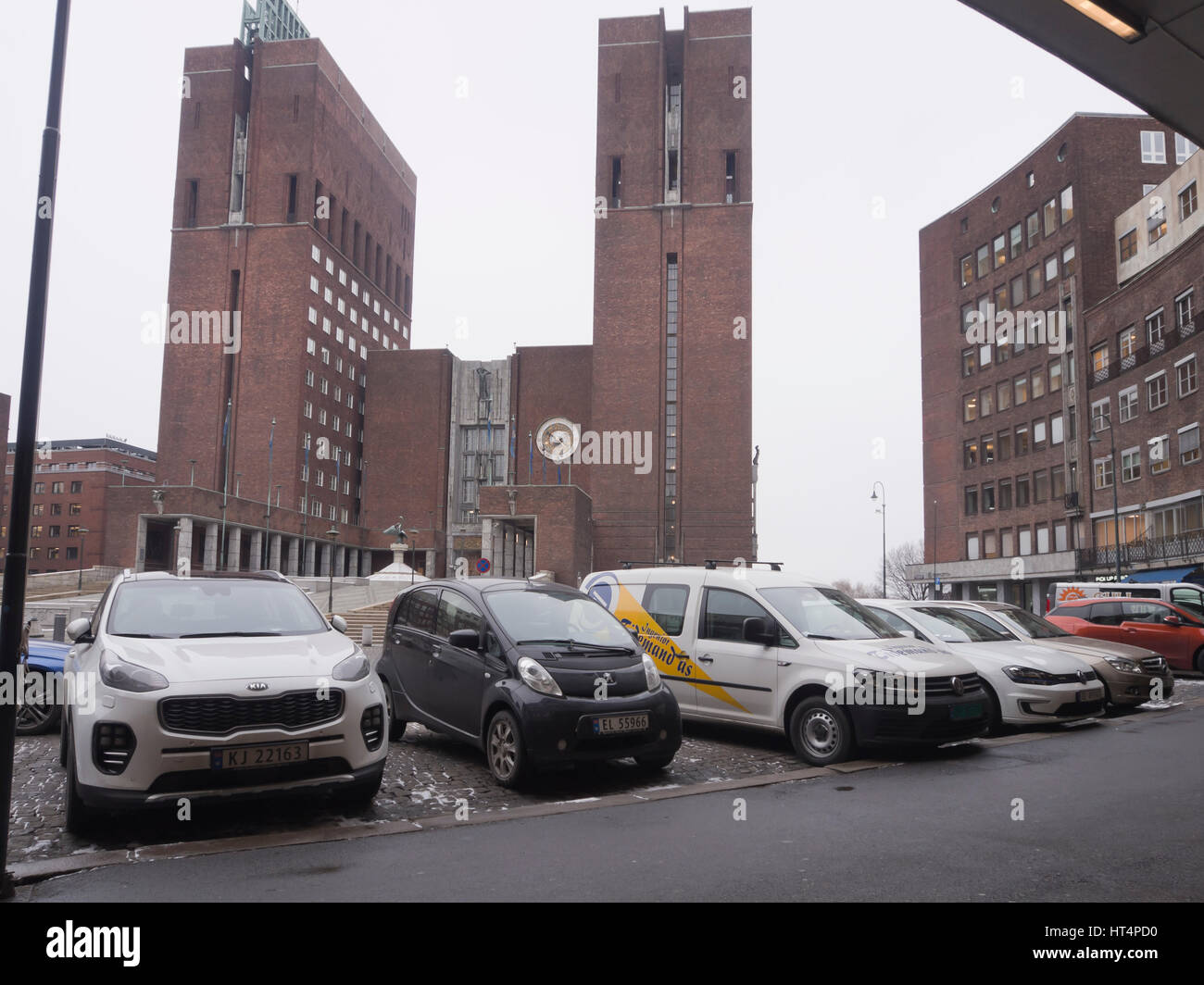 Fridtjof Nansens plass piazza Municipio di Oslo ha parcheggio pubblico ora minacciato da consigli locali senza auto politica ambientale Foto Stock