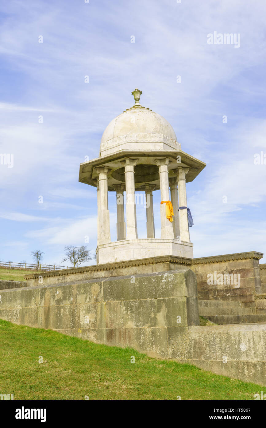 Chatri primo Monumento della Guerra Mondiale nelle Downs Sud vicino a Brighton, Sussex Est, Inghilterra, in memoria dei soldati caduti dal continente indiano. Foto Stock