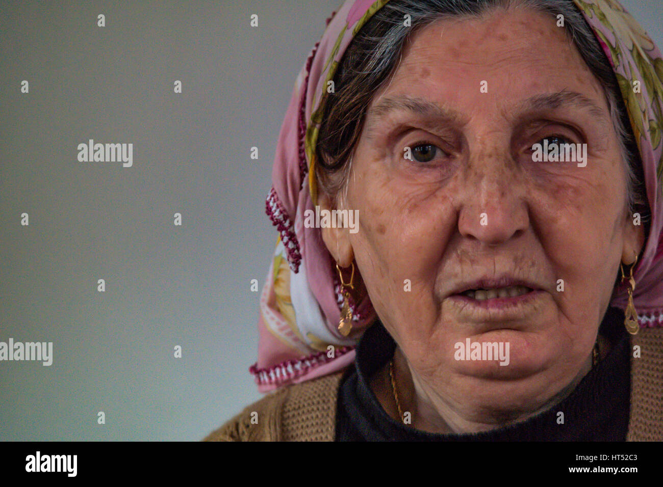 Anatolica nonna in sciarpa Foto Stock