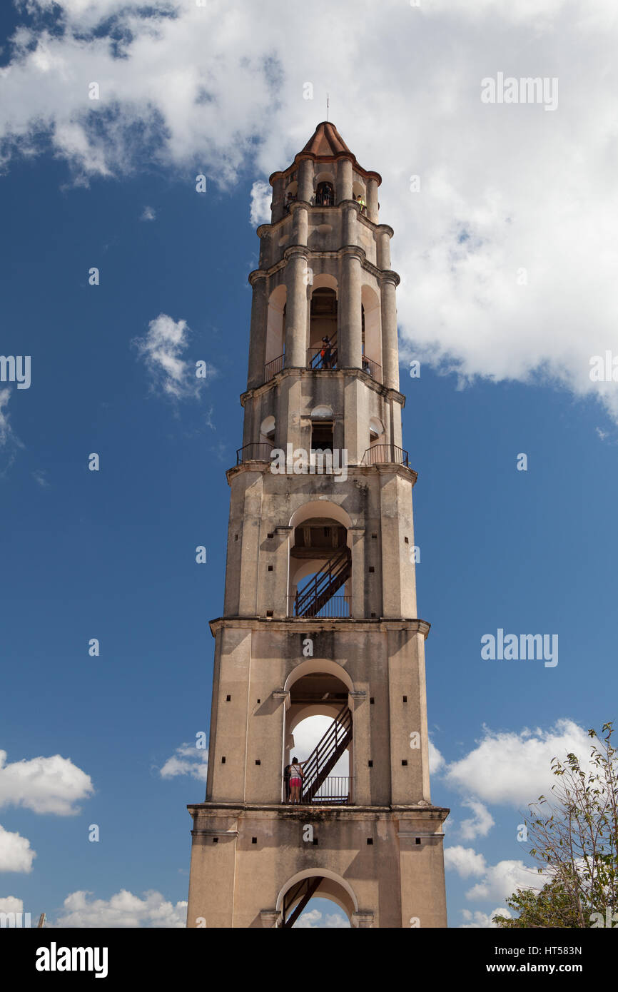 Manaca Iznaga, Cuba - gennaio 29,2017: tipico mercato cubano vicino al Manaca Iznaga vecchia torre di schiavitù vicino a Trinidad, Cuba. Il Manaca Iznaga Tower è t Foto Stock