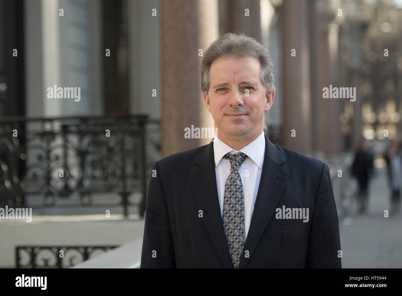 Christopher Steele, ex MI6 agente che set-up Orbis Business Intelligence e compilato un dossier su Donald Trump, a Londra dove ha parlato con i media per la prima volta. Foto Stock