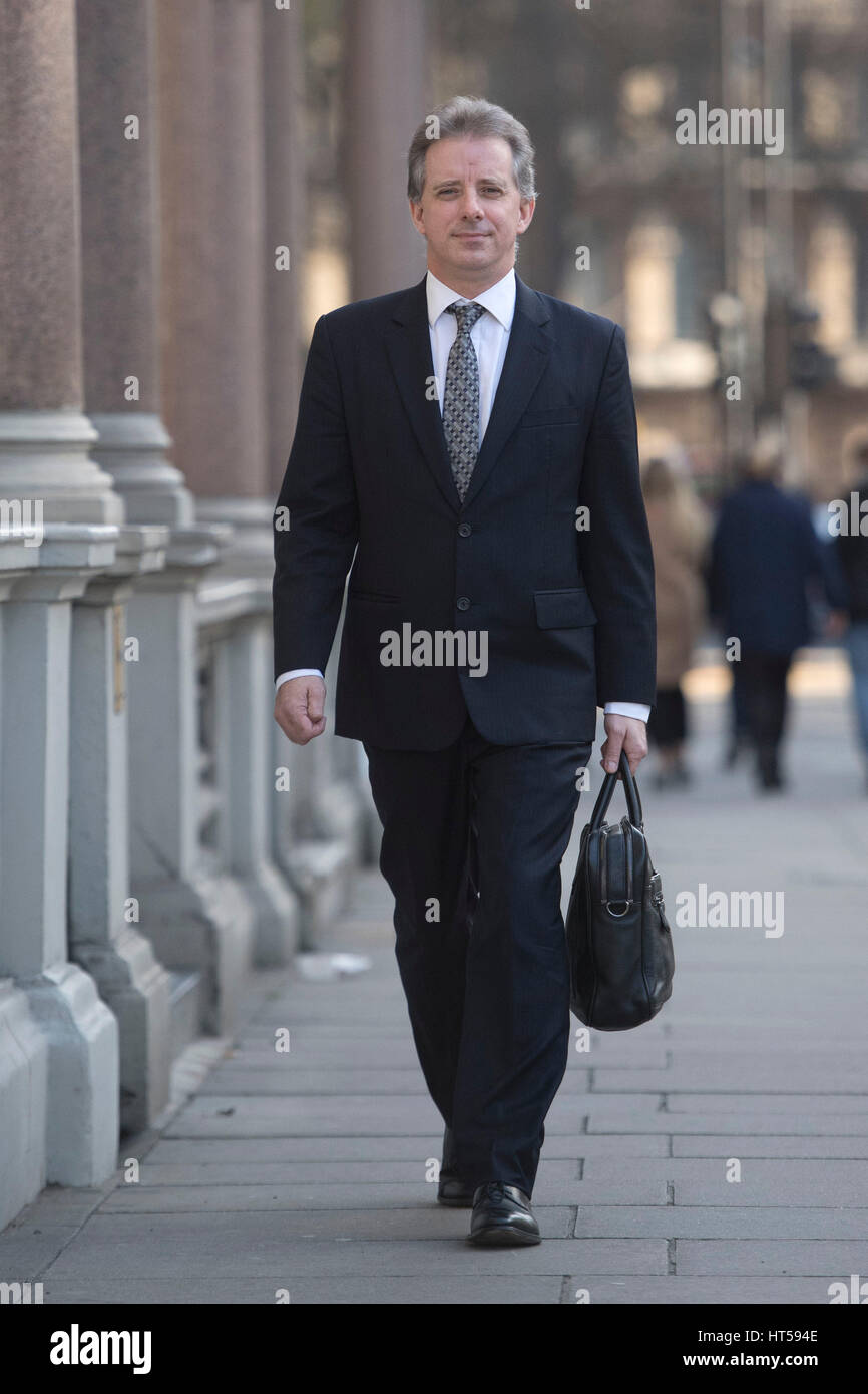 Christopher Steele, ex MI6 agente che set-up Orbis Business Intelligence e compilato un dossier su Donald Trump, a Londra dove ha parlato con i media per la prima volta. Foto Stock