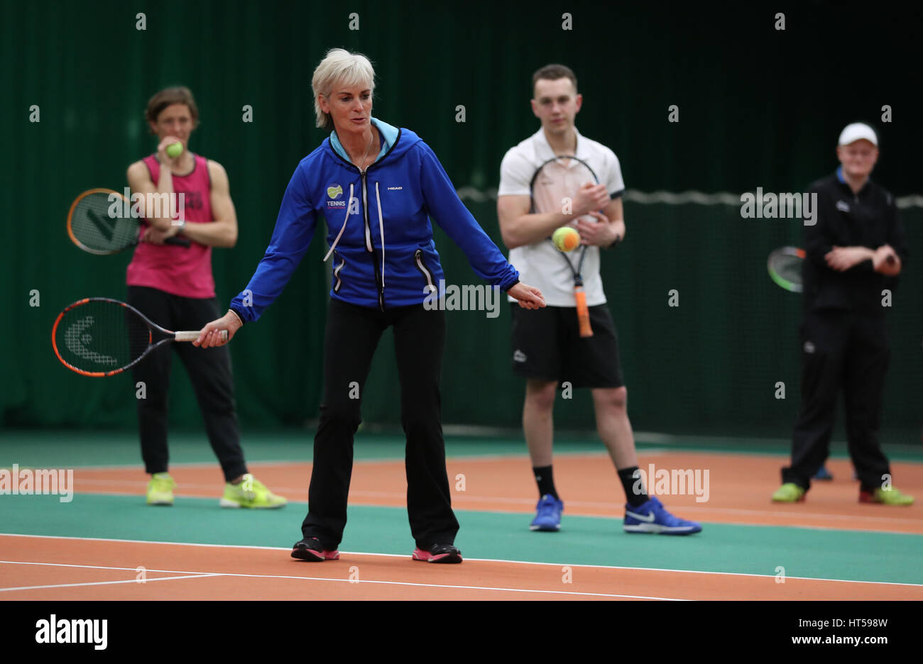 Judy Murray parla di allenatori di tennis durante un workshop al David Lloyd Woking. Foto Stock