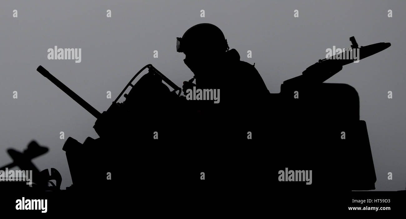 Membri del 55th Gruppo di fanteria prendere parte alla fase finale della formazione in Glen of Imaal, precedendo di distribuzione per la missione di mantenimento della pace in alture del Golan ai primi di aprile. Foto Stock